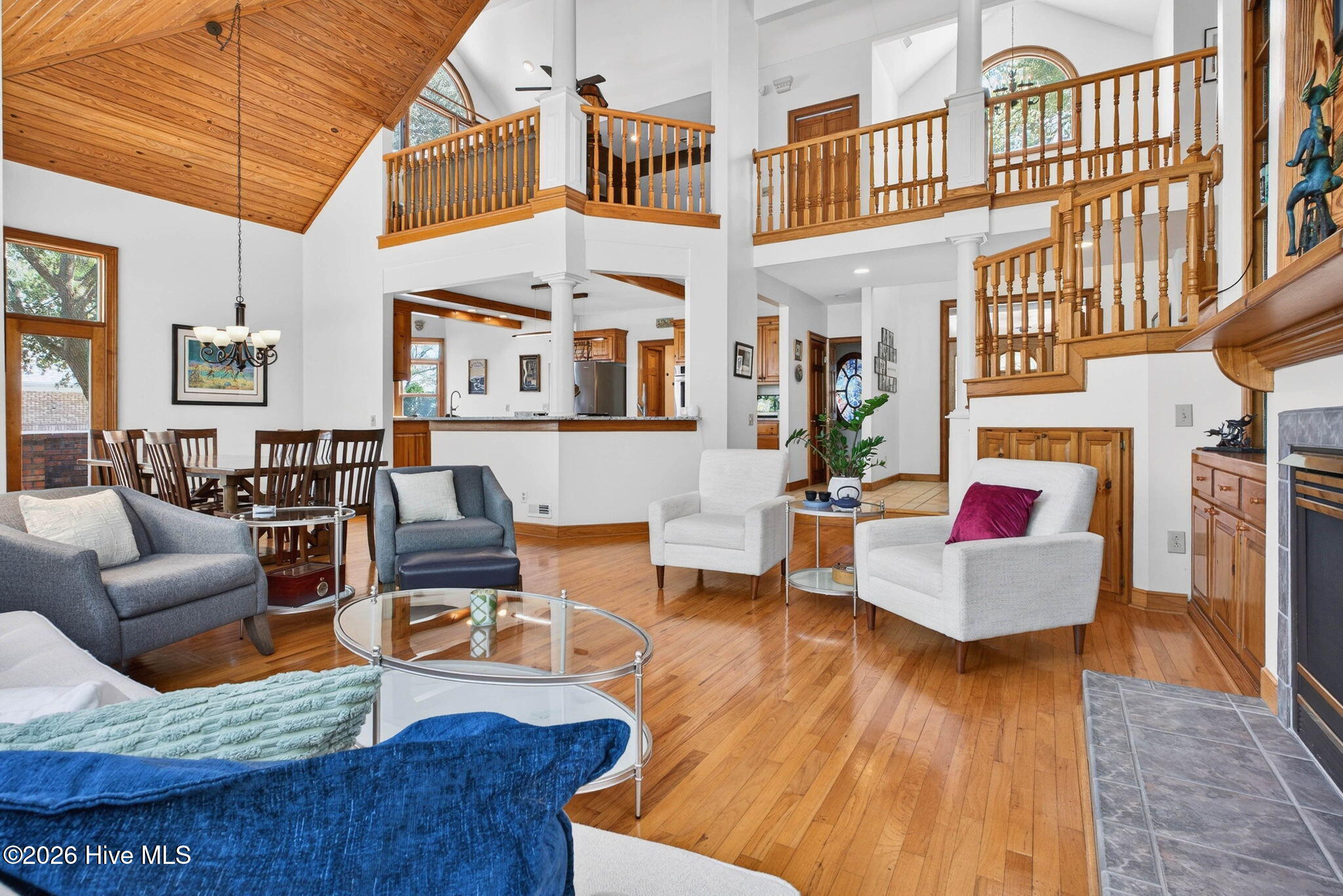 100564885 | Photo 12