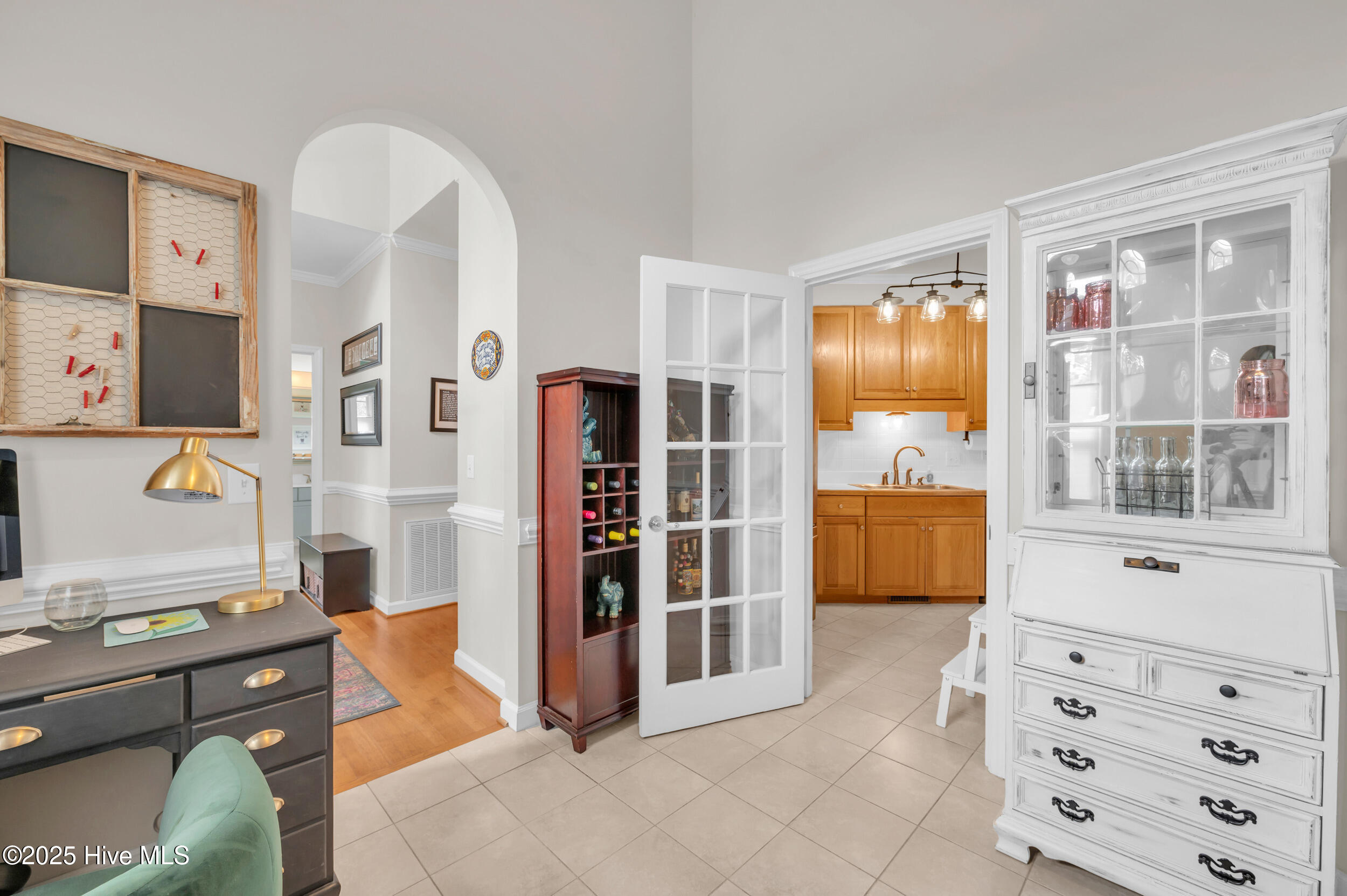 100536270 | Photo 11