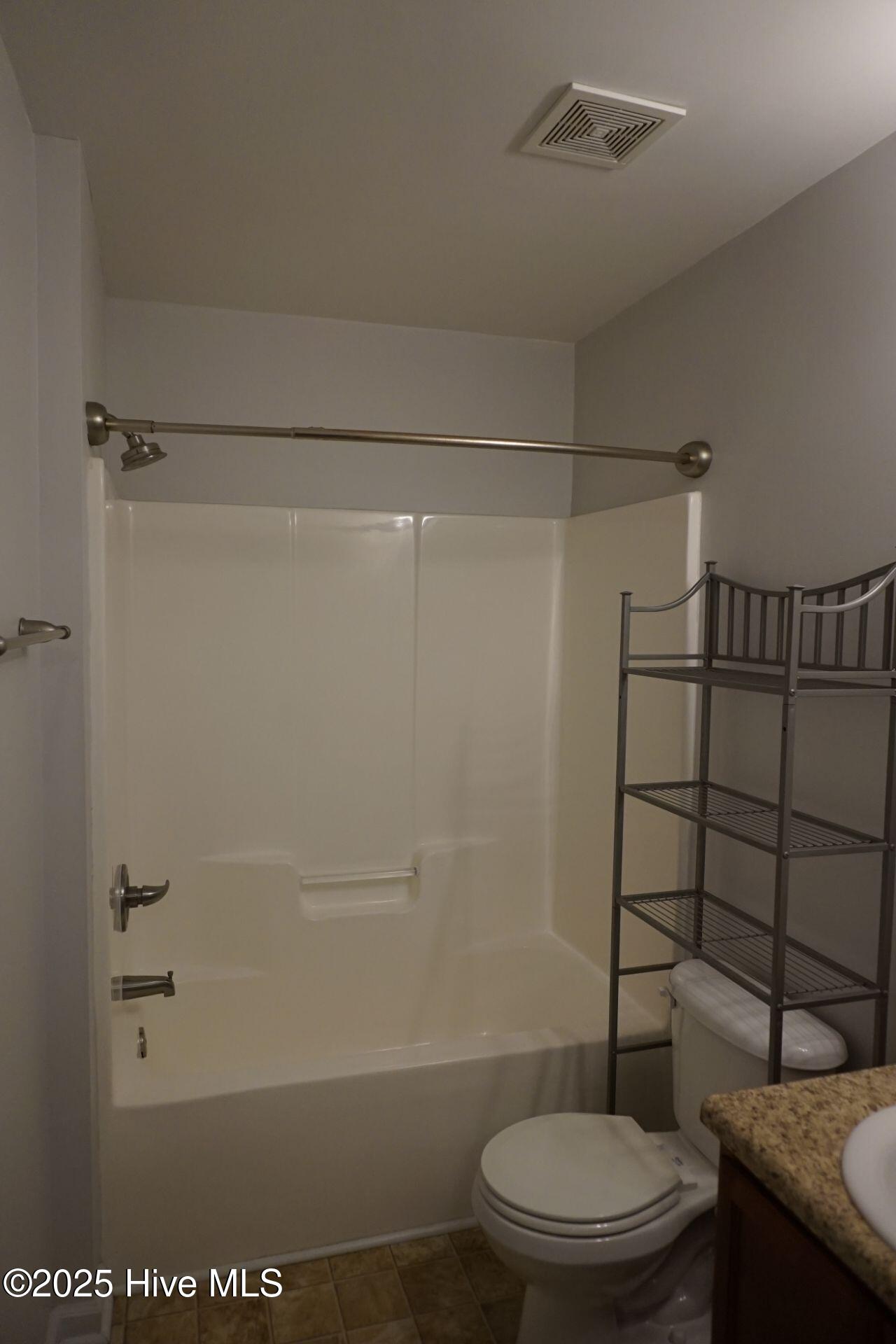 100561095 | Photo 16