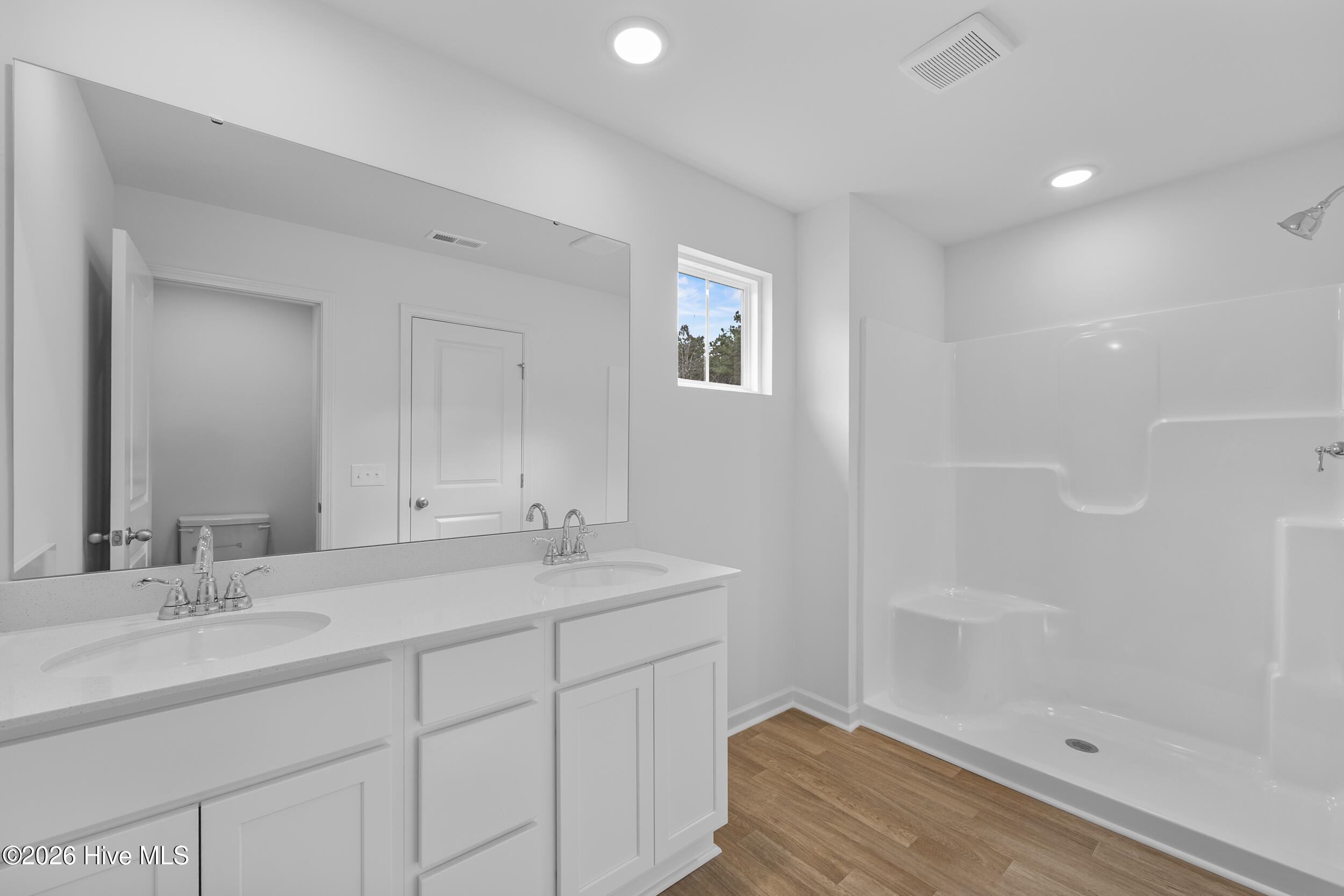 100548056 | Photo 24