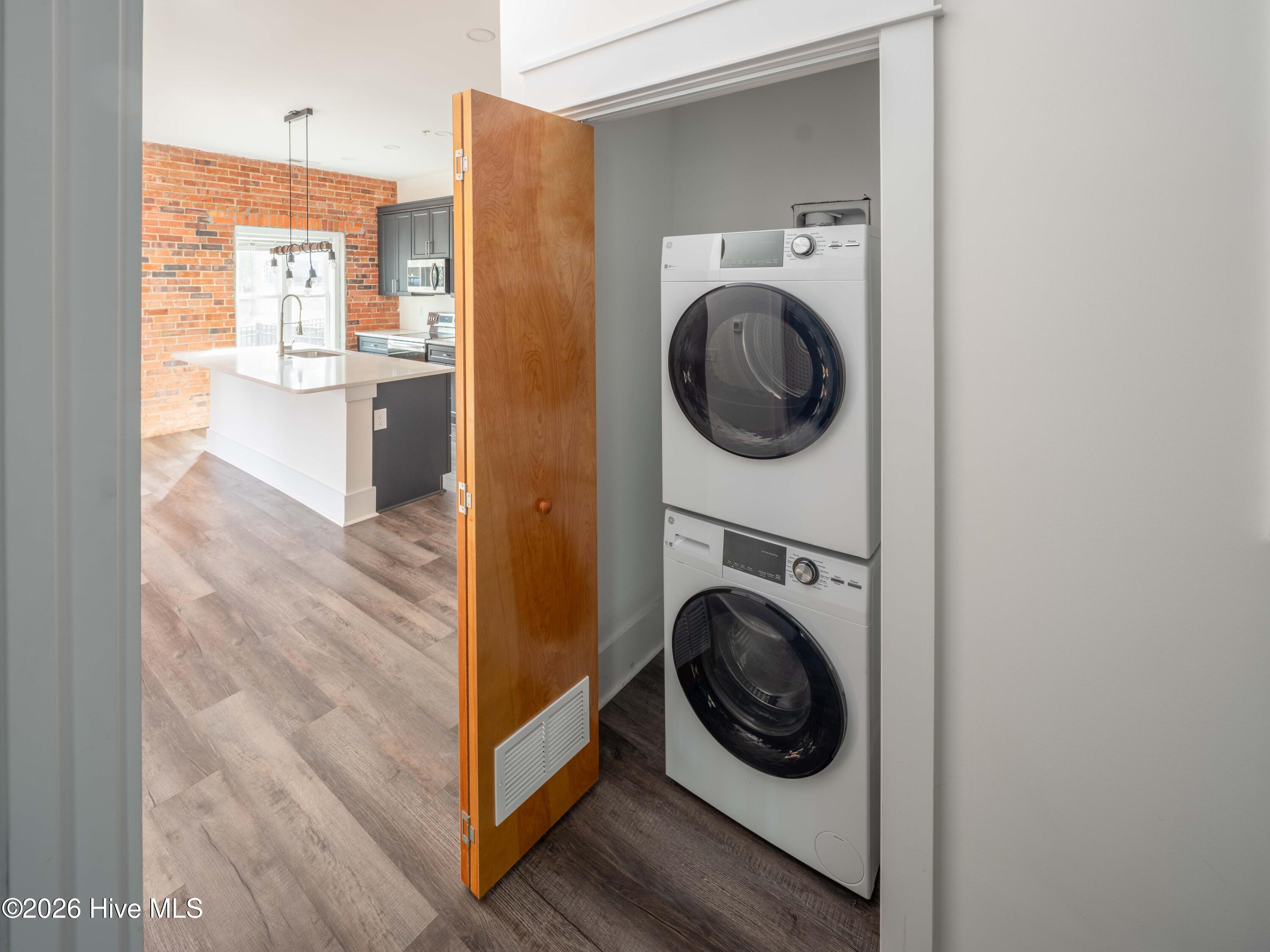 100549852 | Photo 34