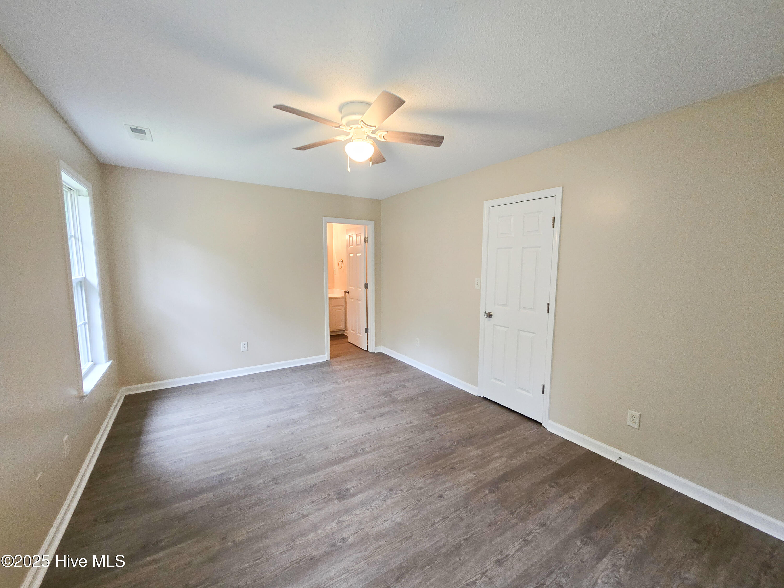 100533714 | Photo 12