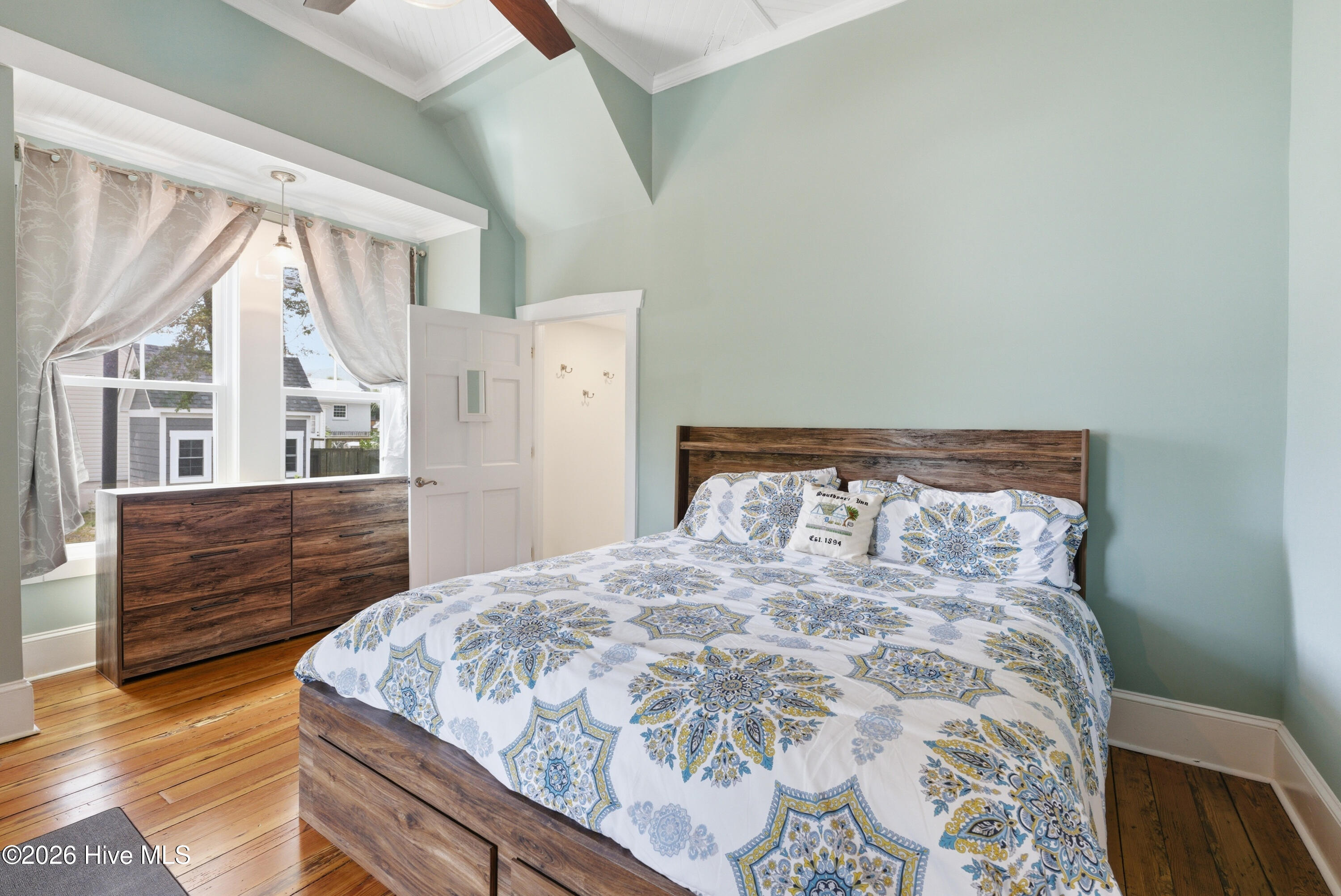 100567578 | Photo 14