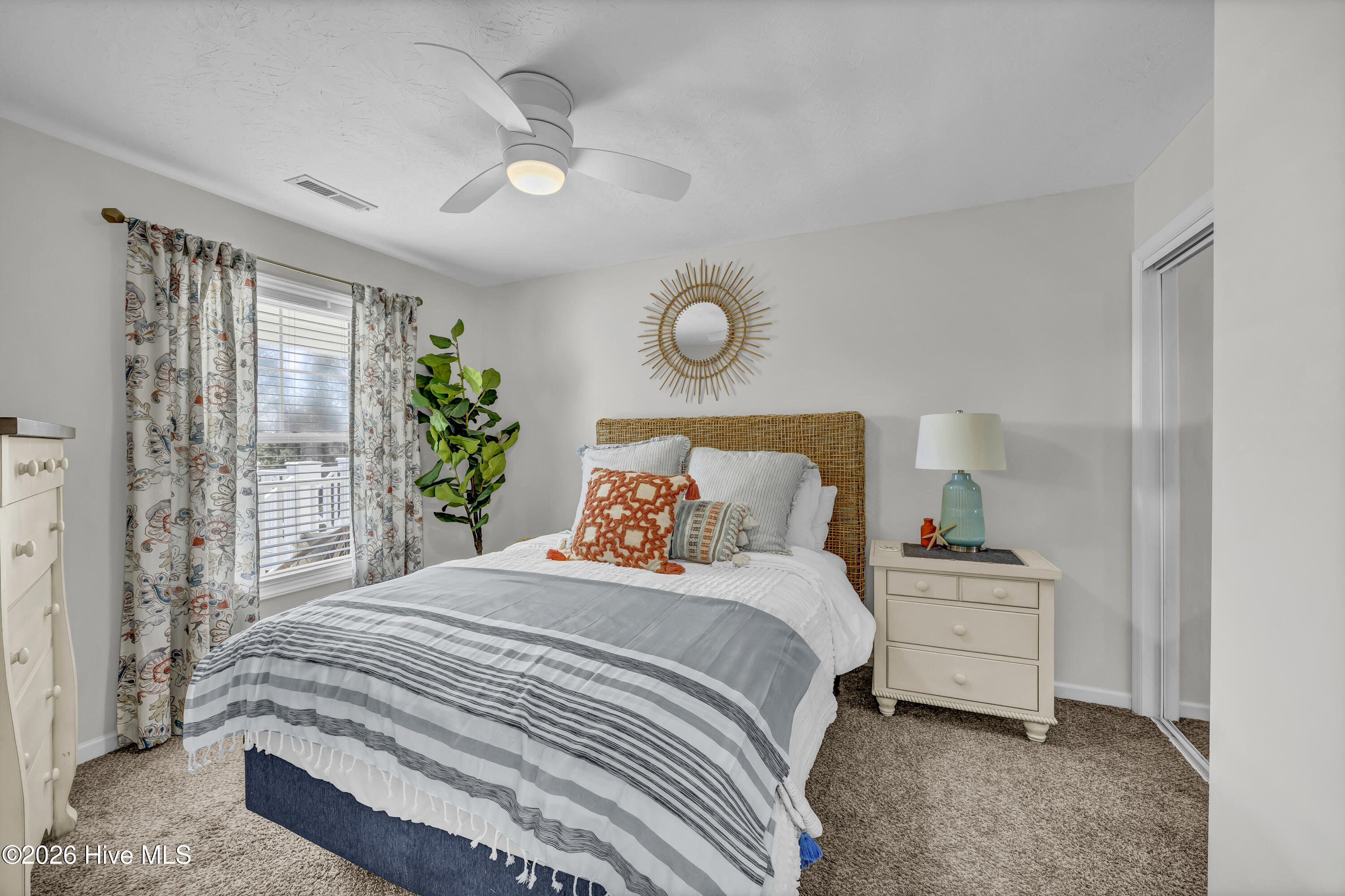 100552193 | Photo 19