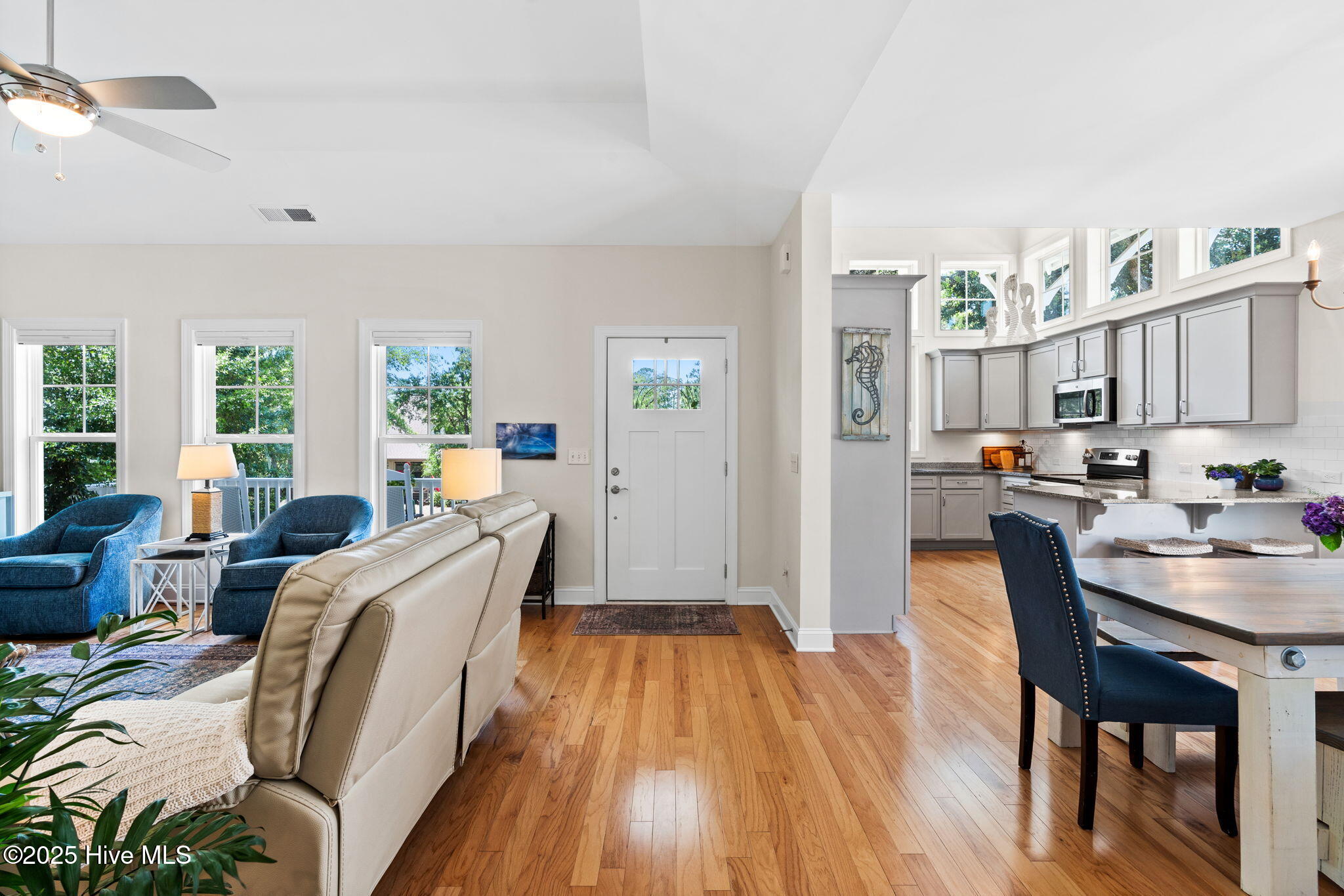 100566861 | Photo 16