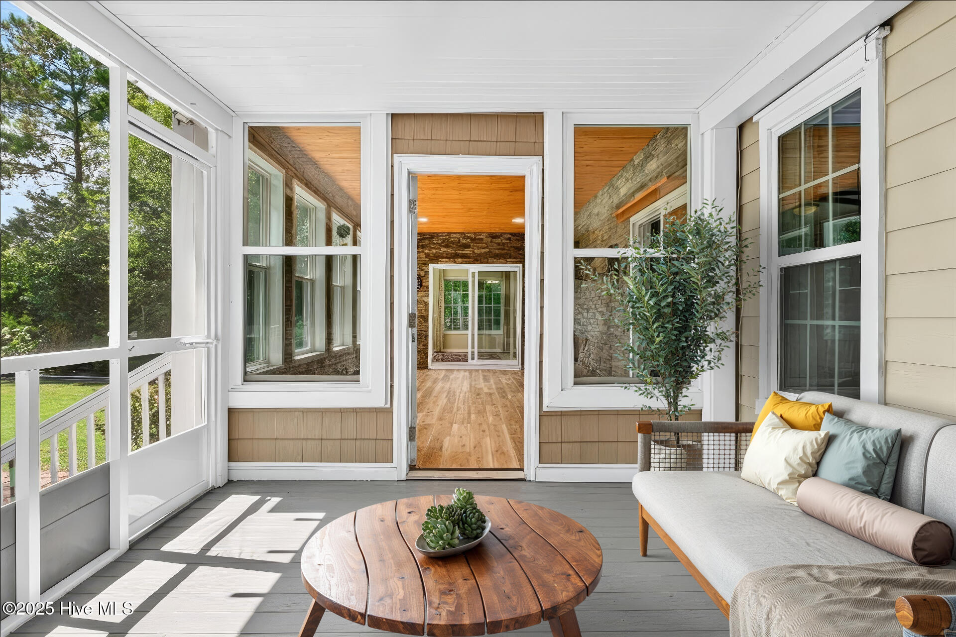 100523832 | Photo 81