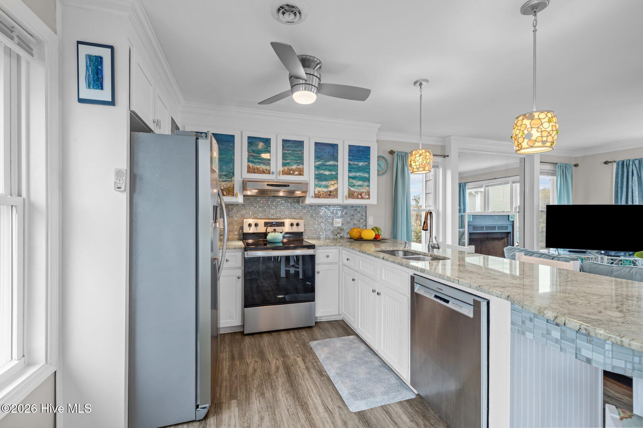 100565802 | Photo 23