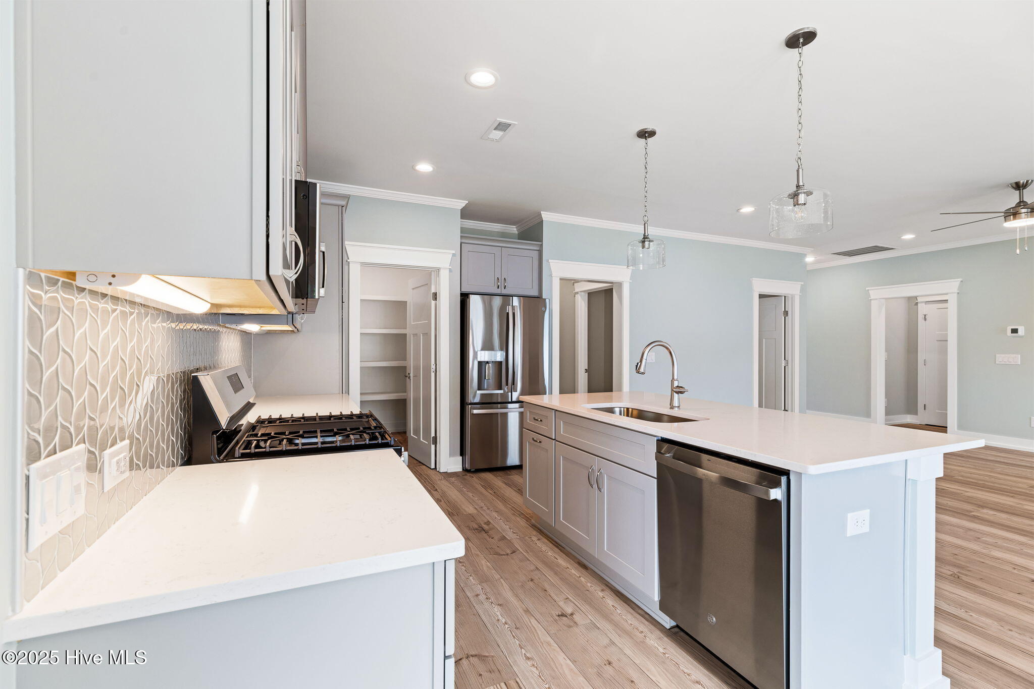 100479580 | Photo 19