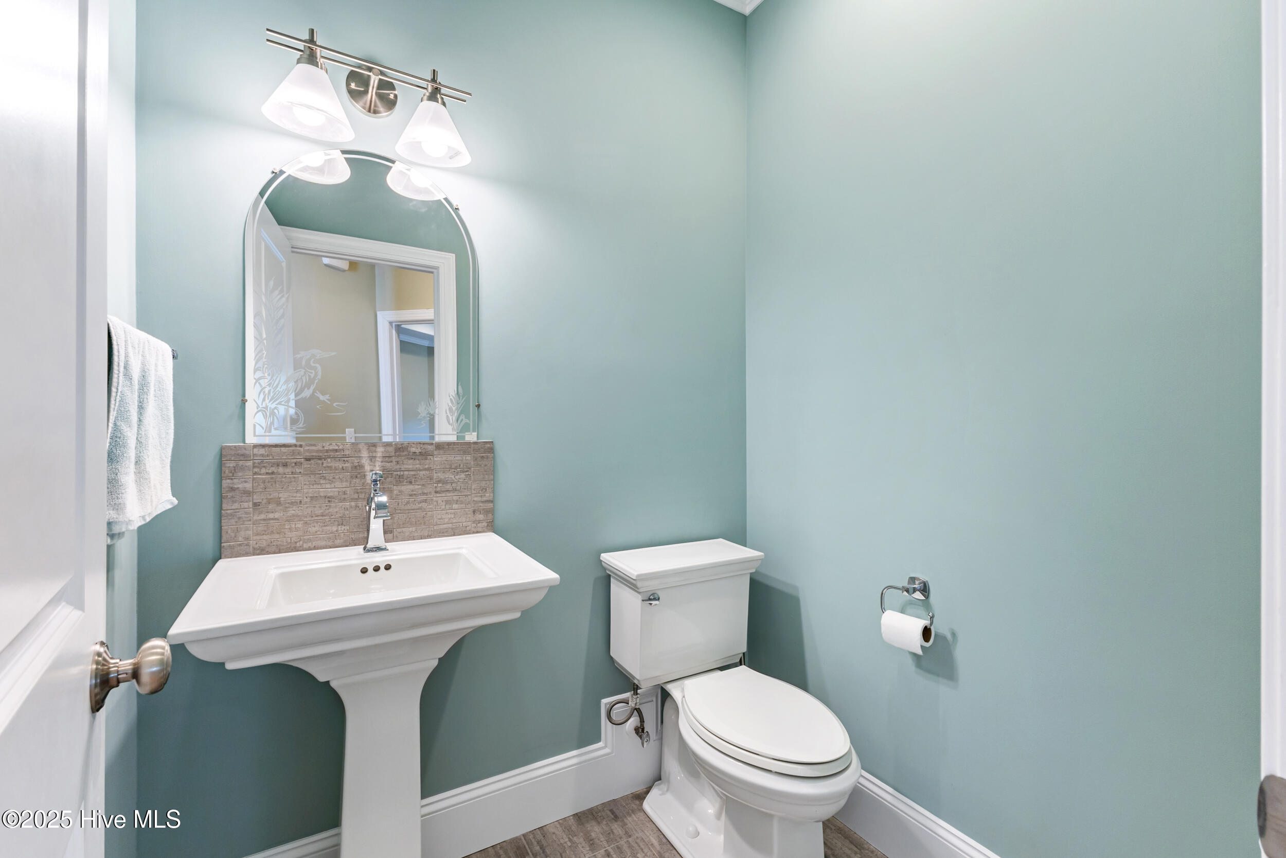 100549327 | Photo 25