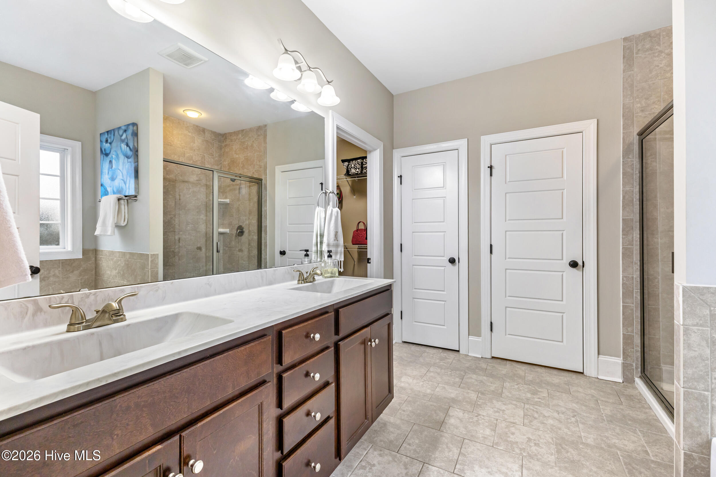 100554071 | Photo 23