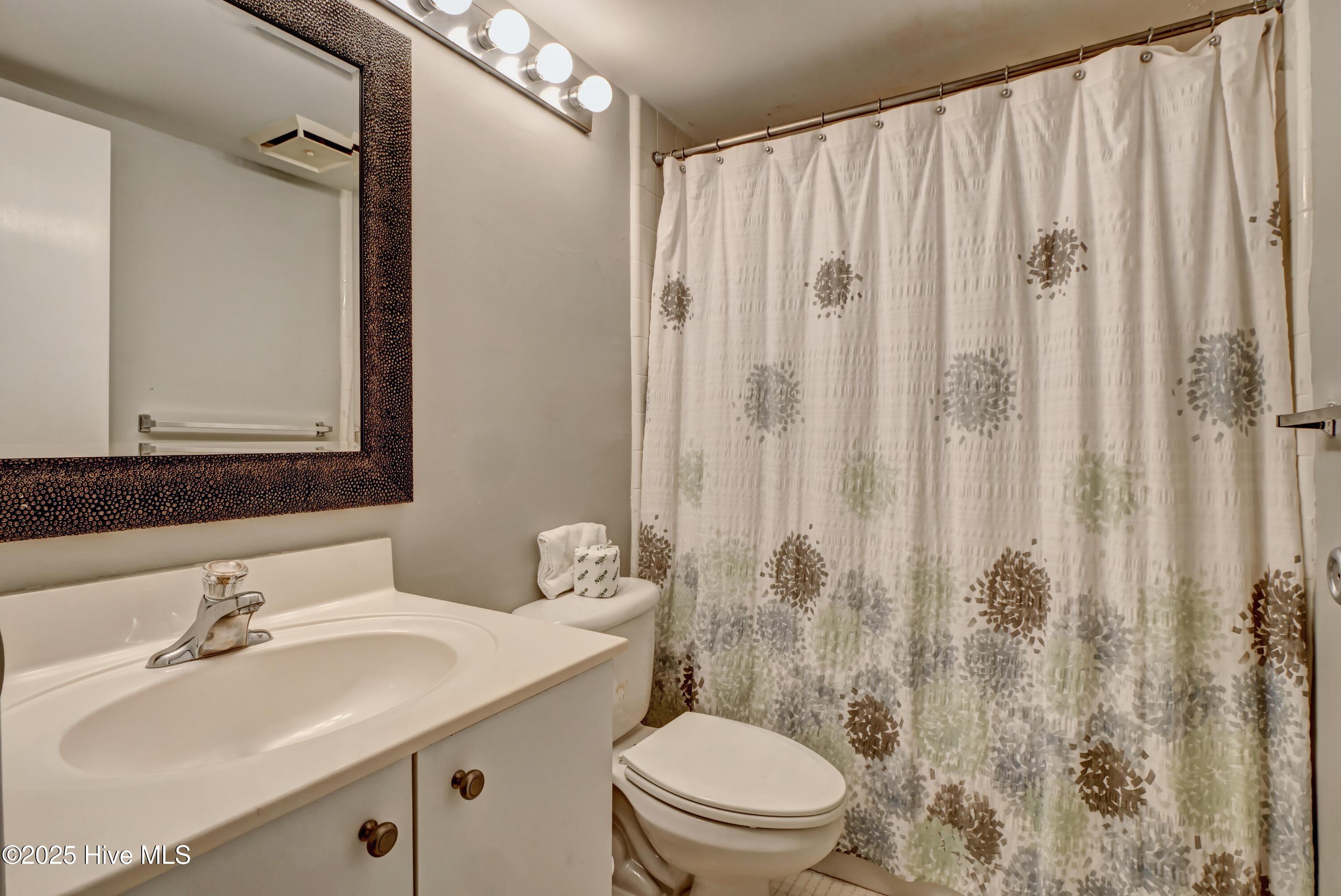 100541301 | Photo 16