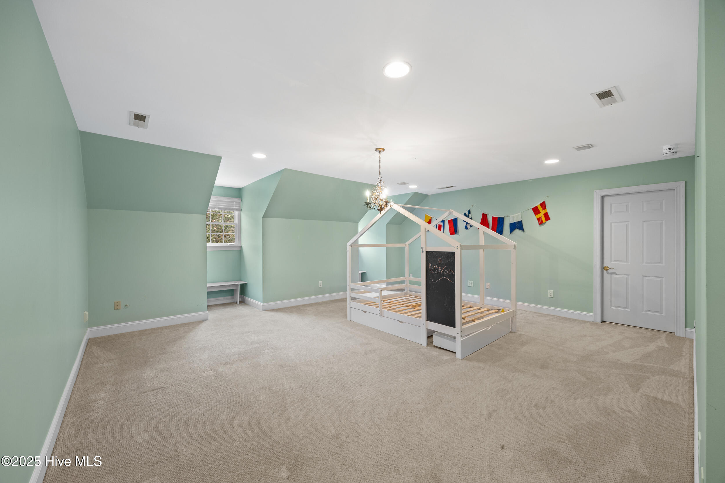 100538720 | Photo 47