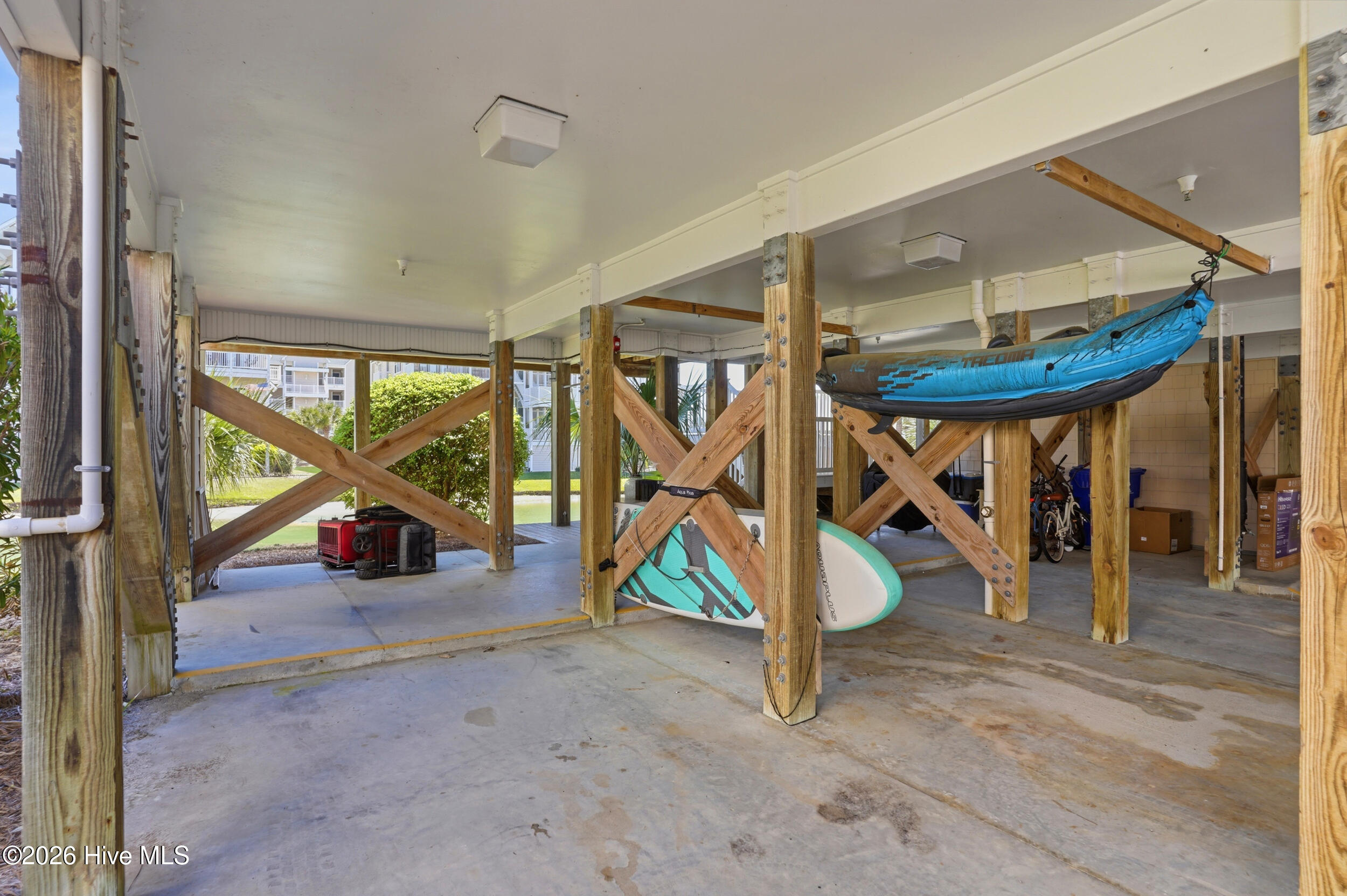 100567598 | Photo 34