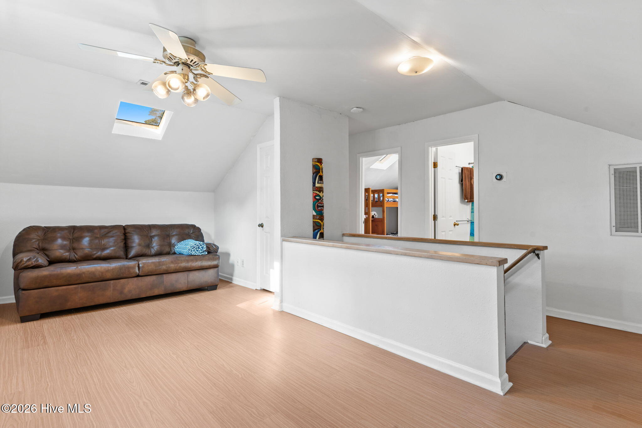 100548707 | Photo 33