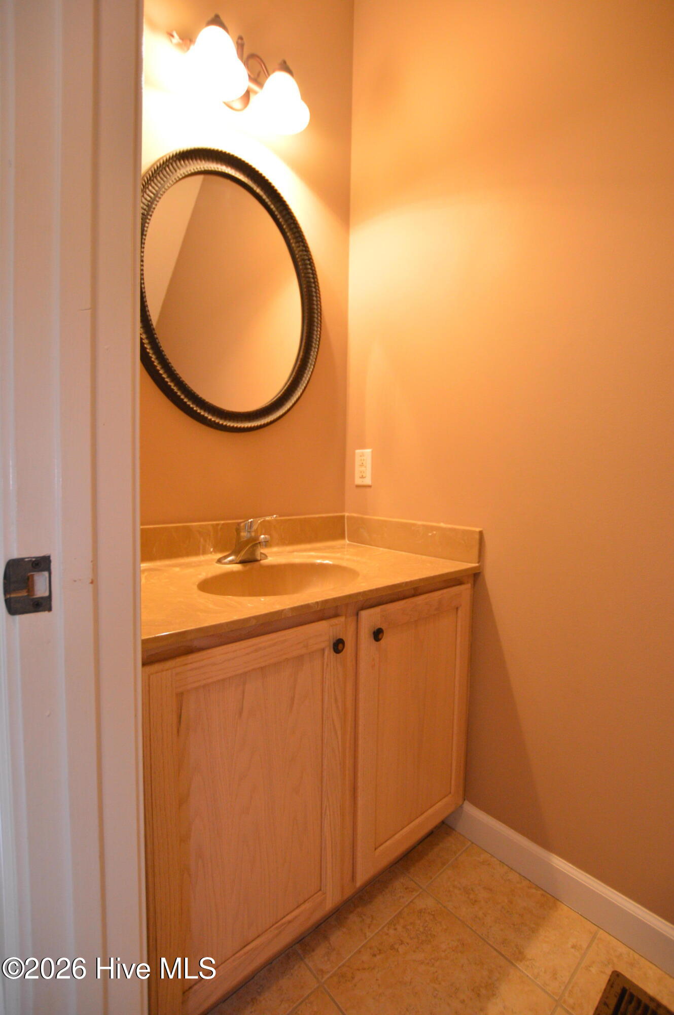 100565813 | Photo 13