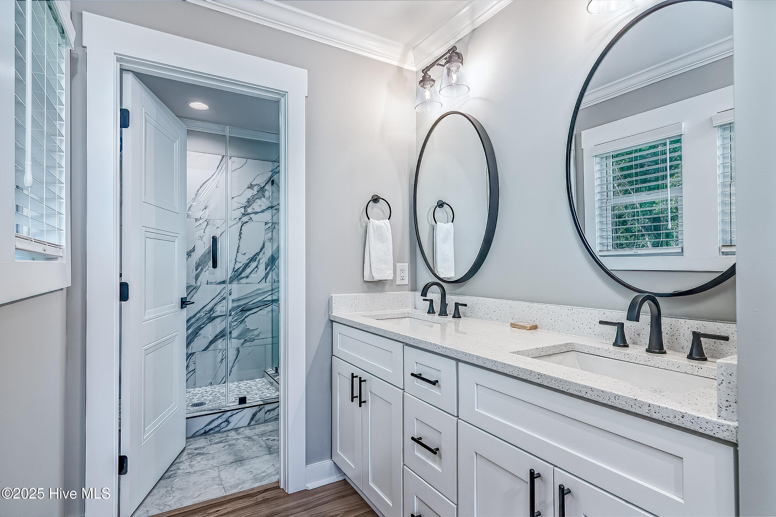 100543334 | Photo 21