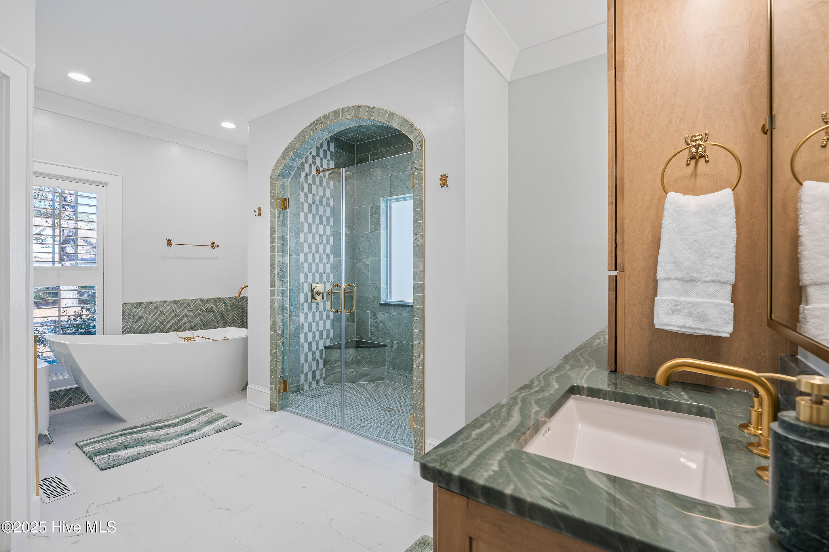 100547922 | Photo 27