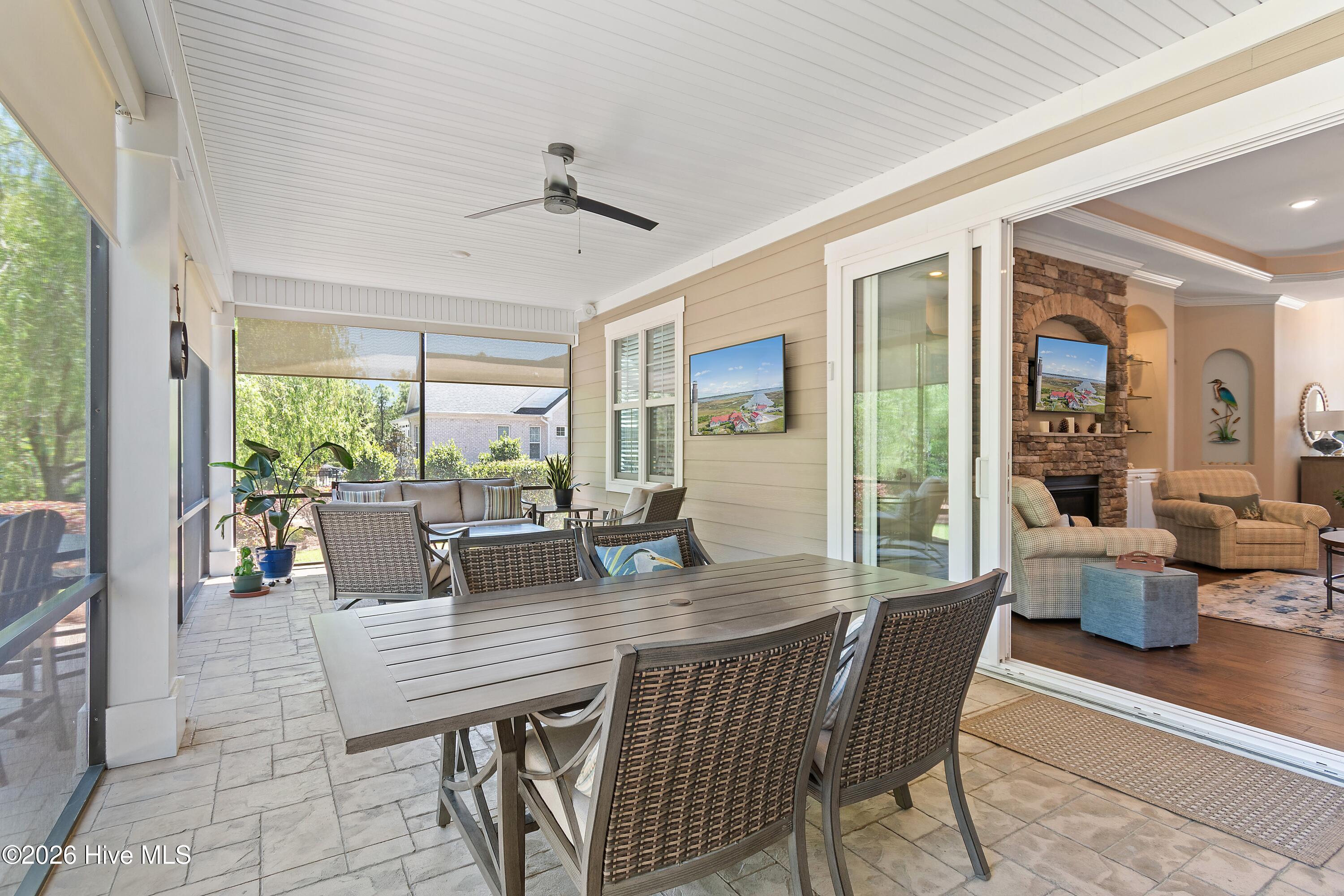 100568990 | Photo 61