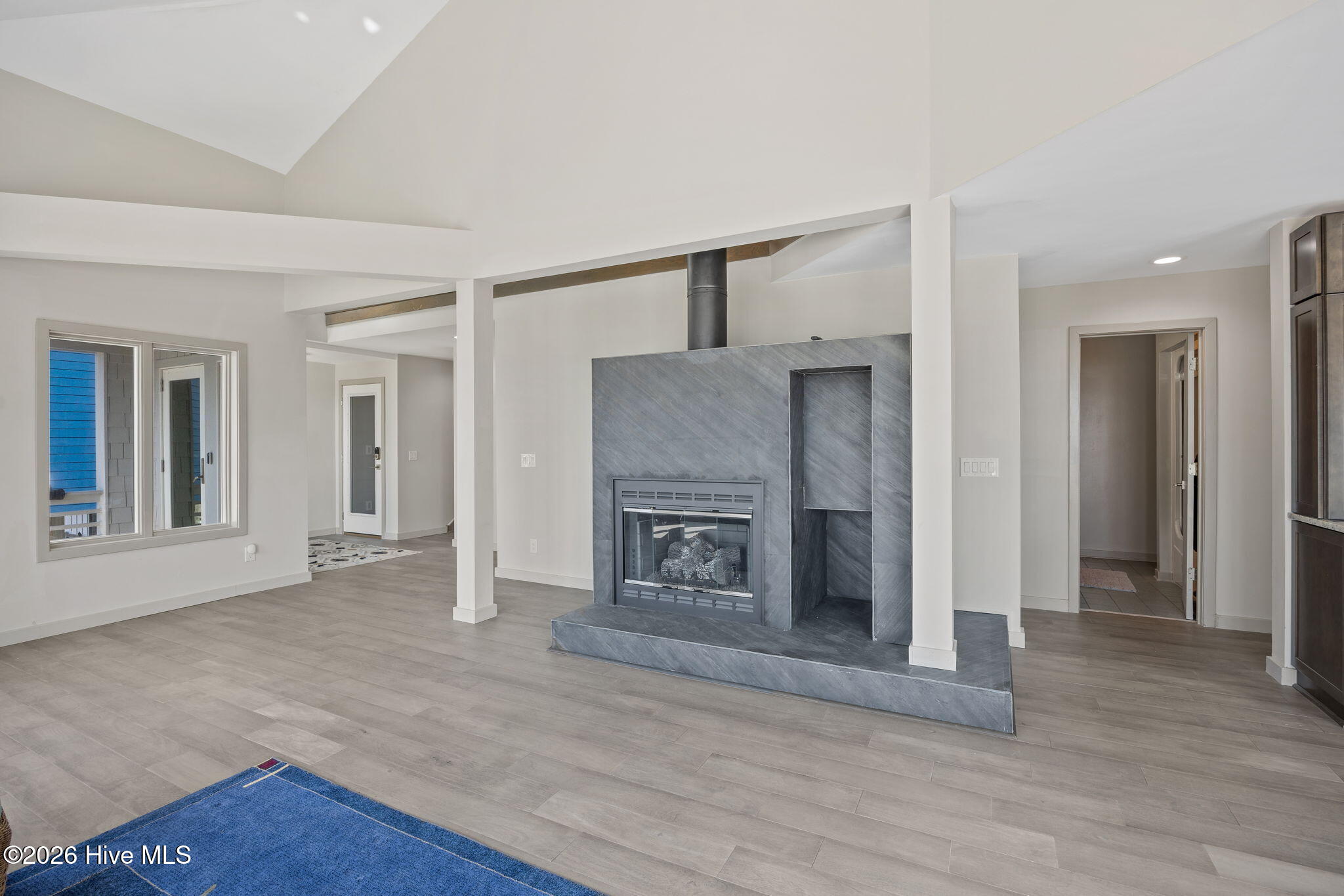 100557816 | Photo 28