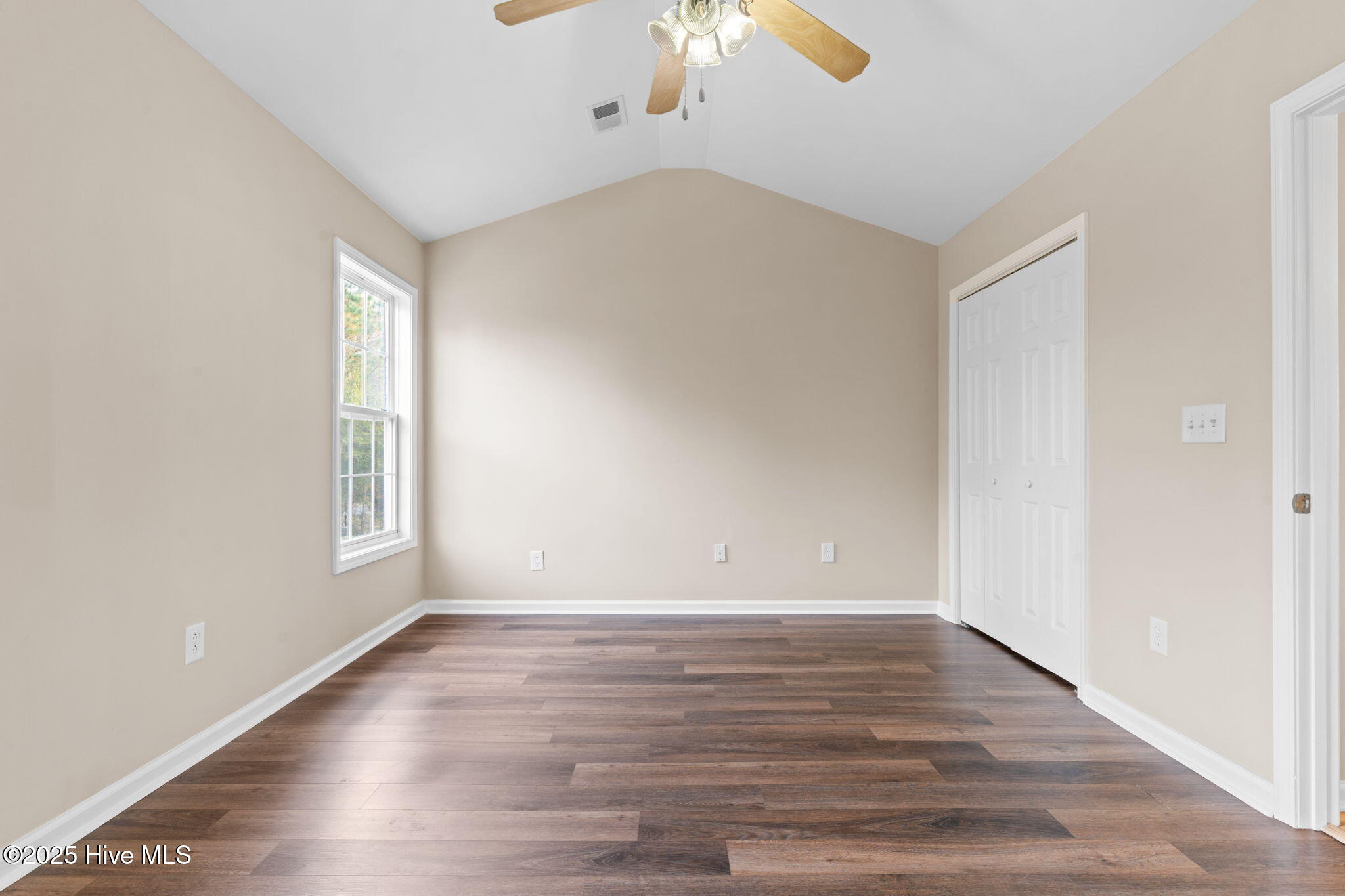 100542570 | Photo 53