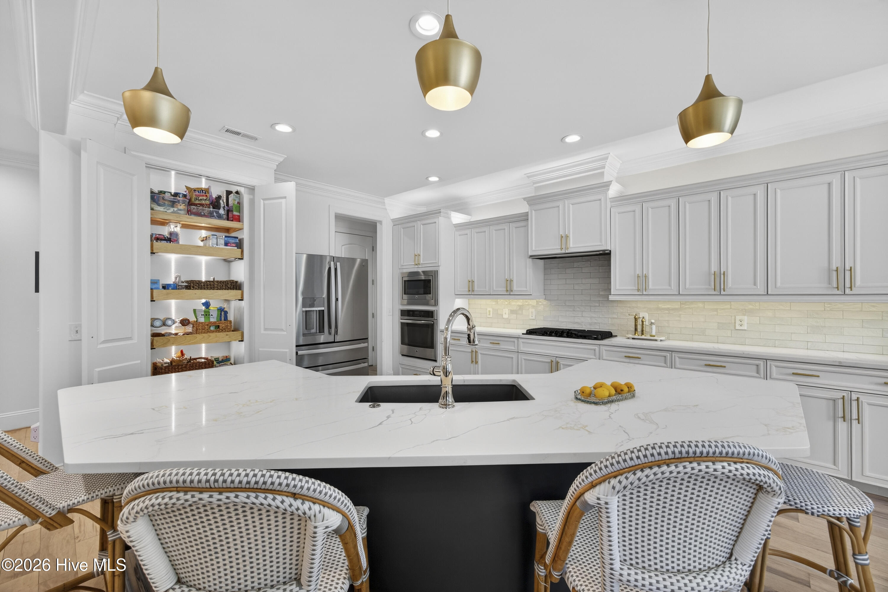 100564665 | Photo 16