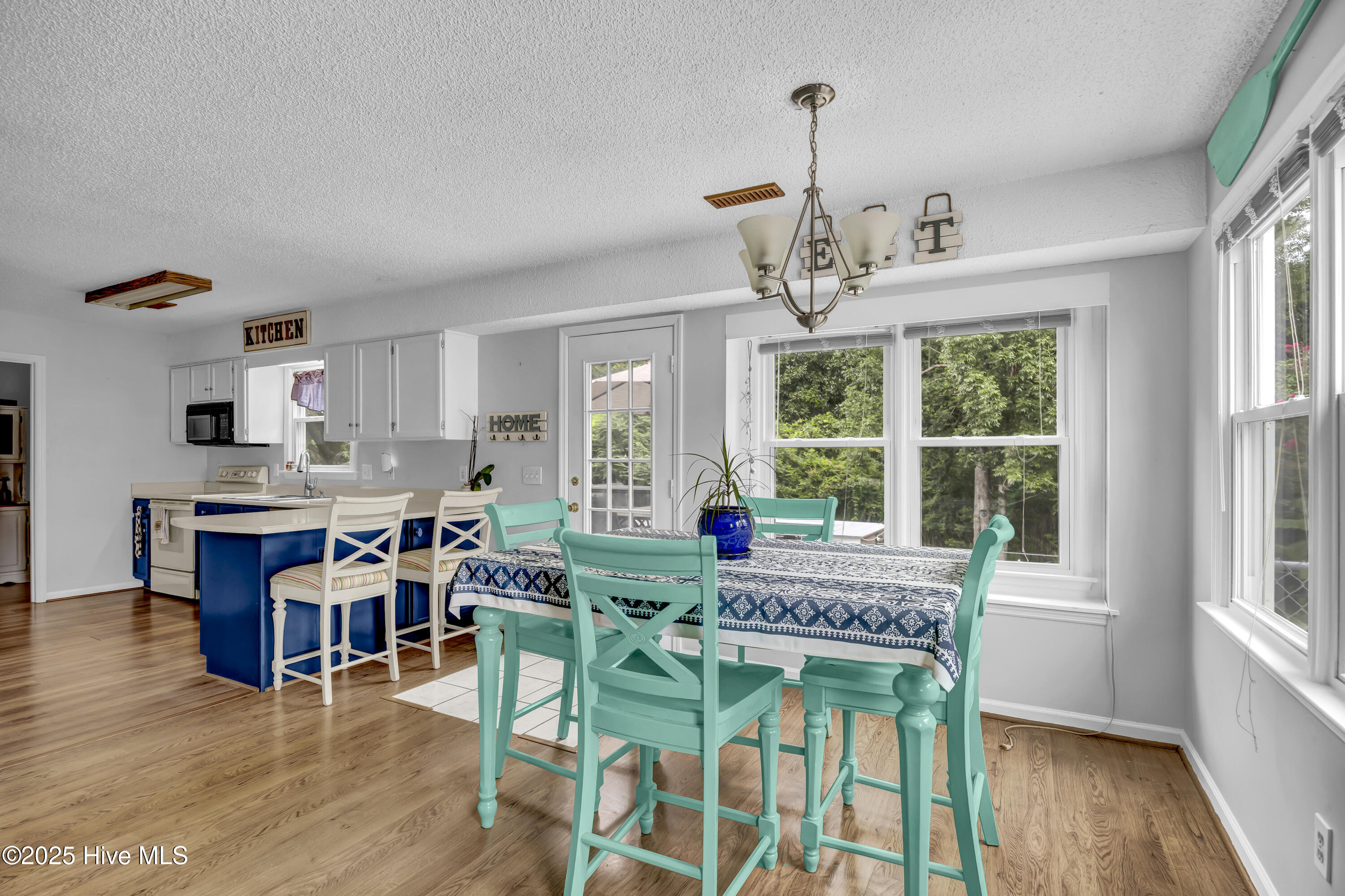 100525615 | Photo 15