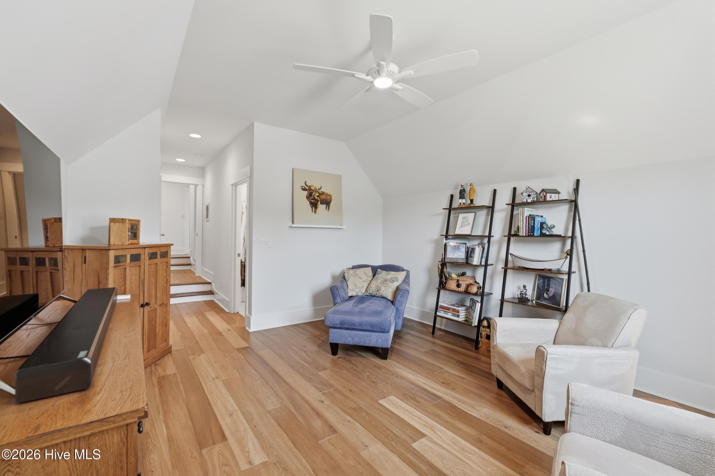 100563980 | Photo 64