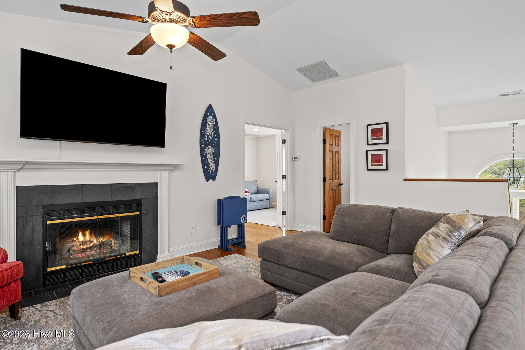 100557272 | Photo 15