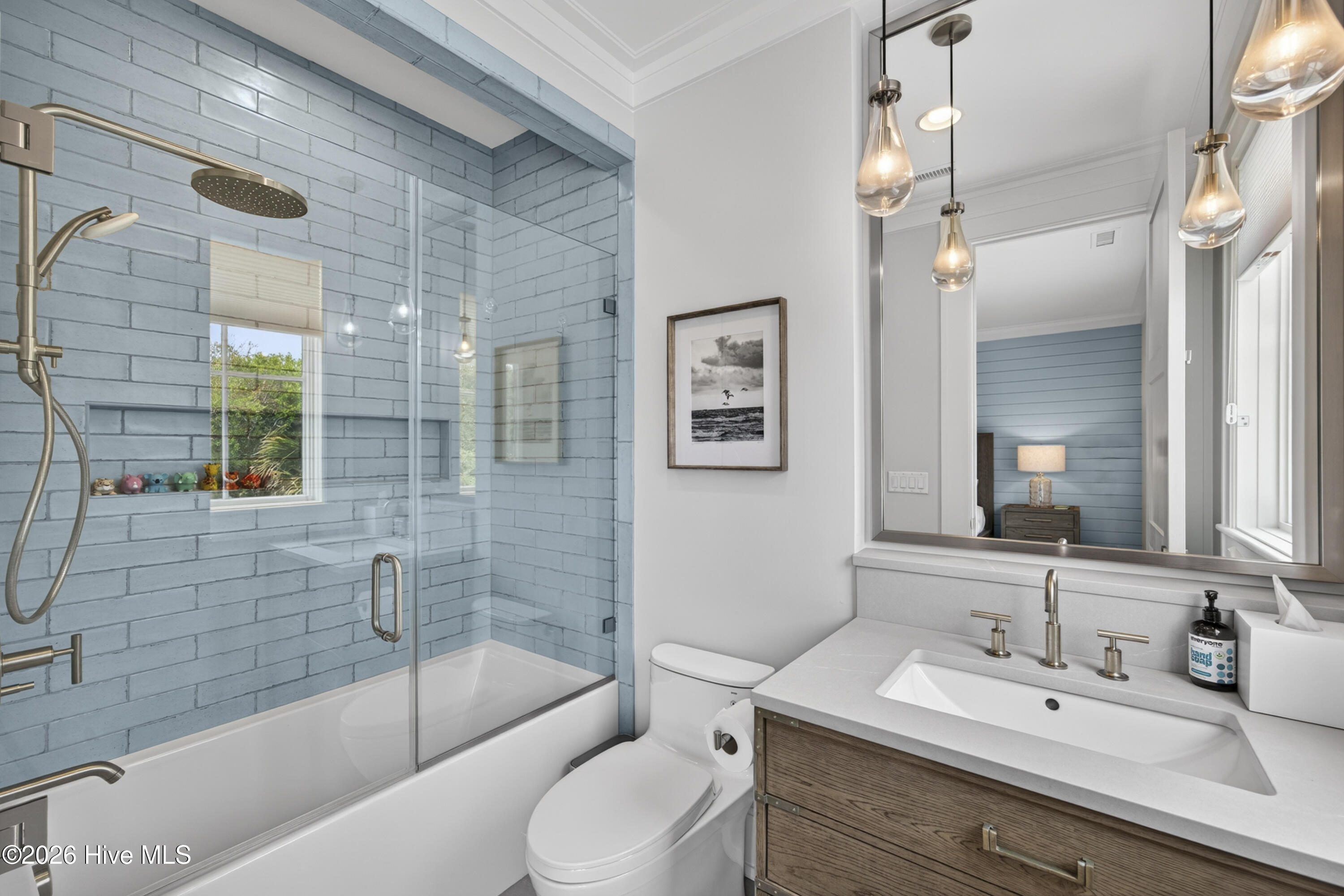 100566186 | Photo 57