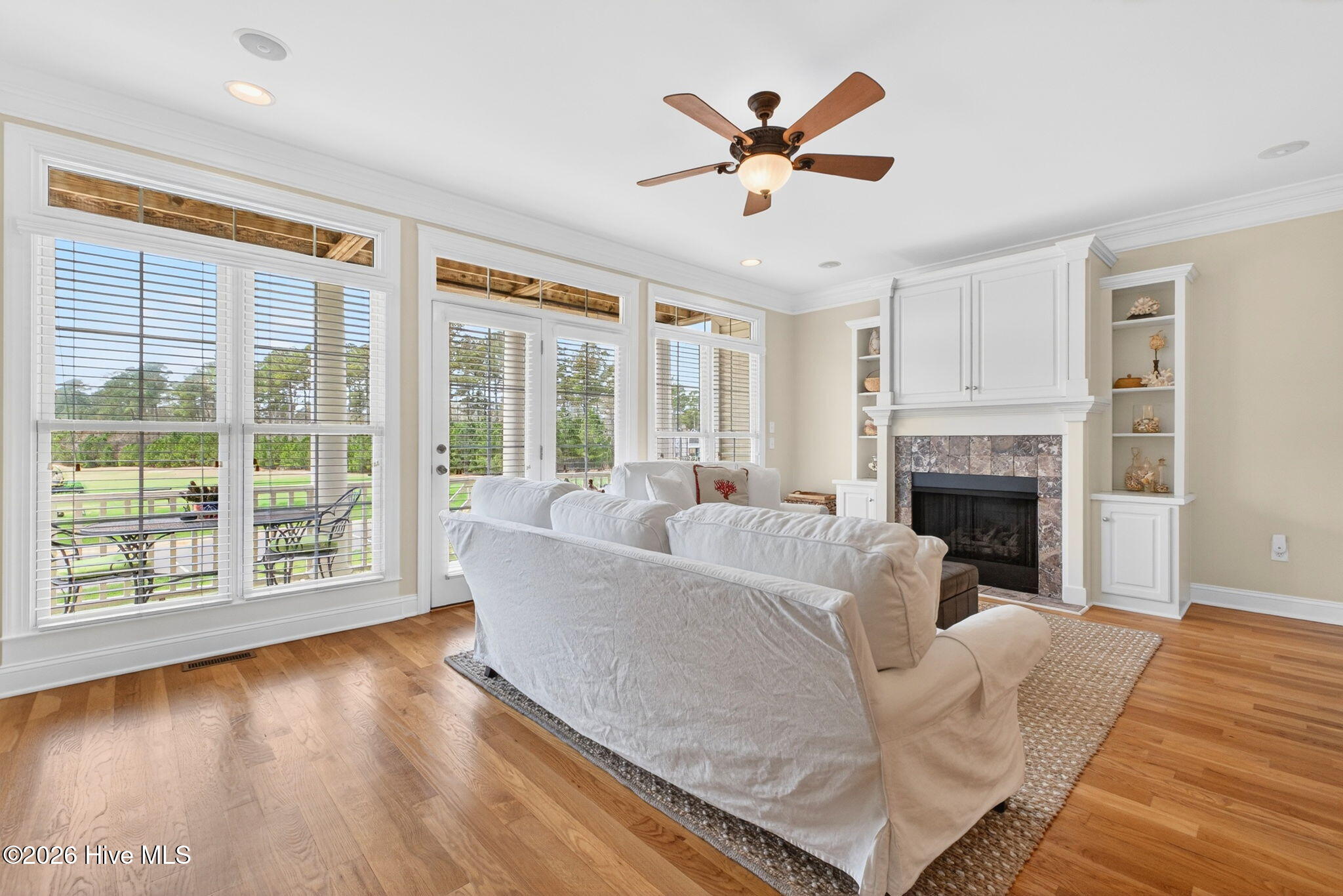 100561397 | Photo 23