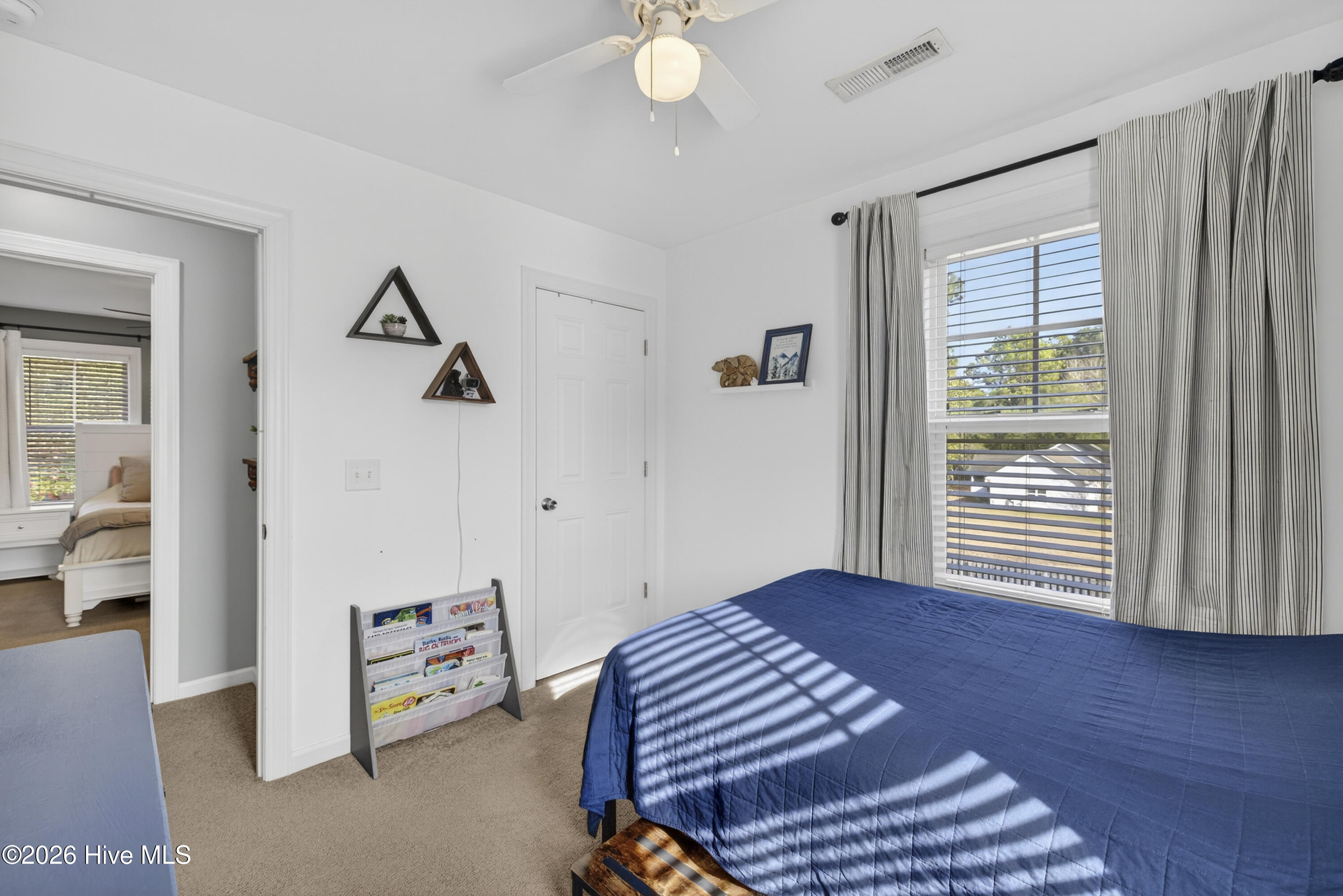 100549081 | Photo 22