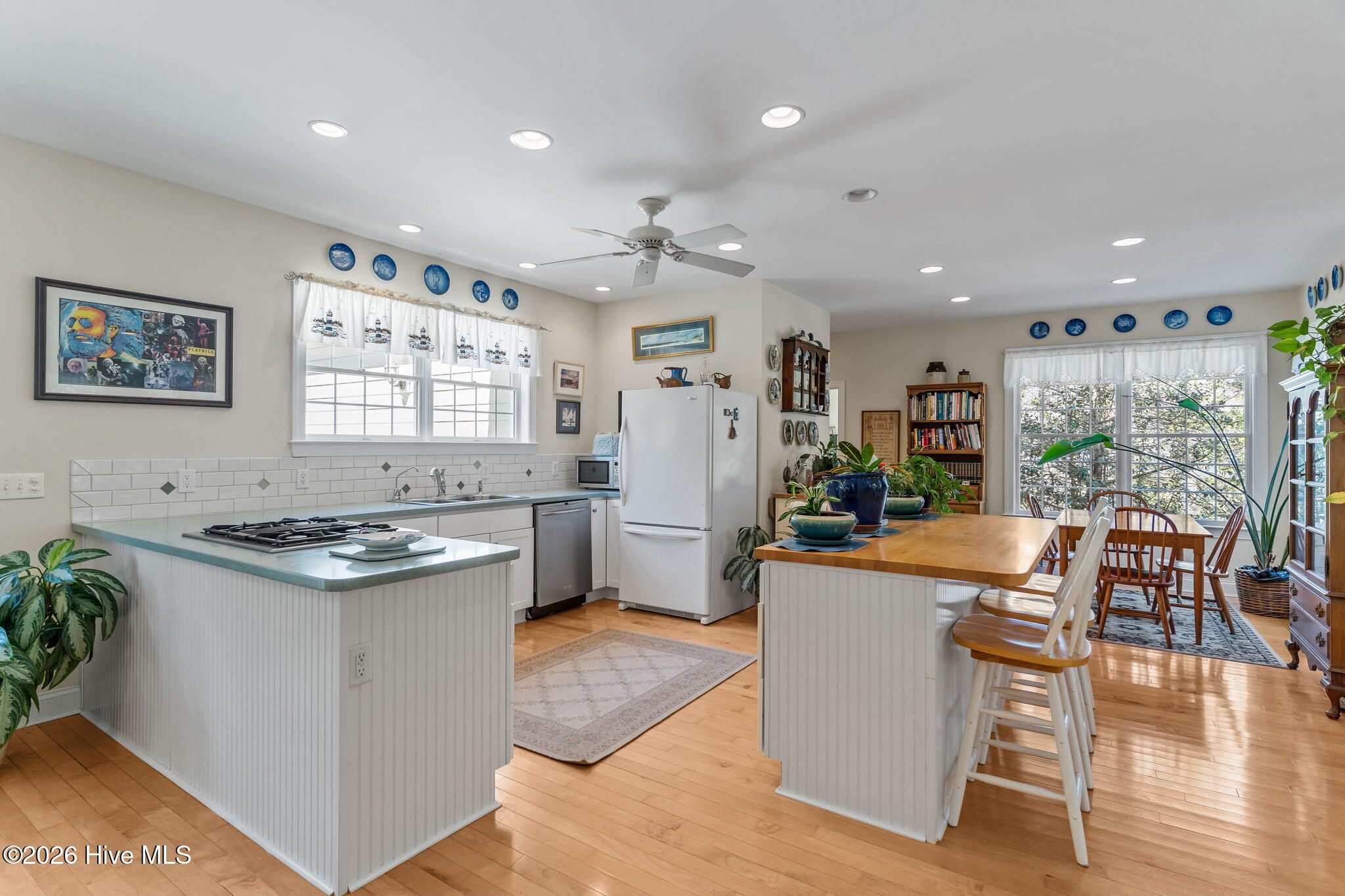 100562124 | Photo 14