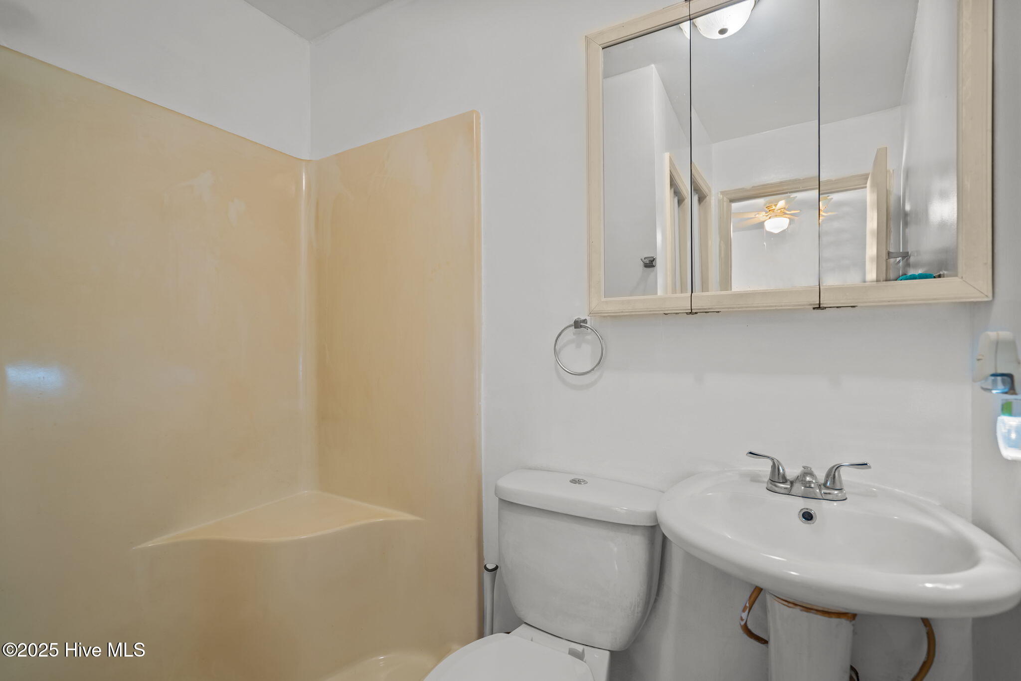 100461755 | Photo 35