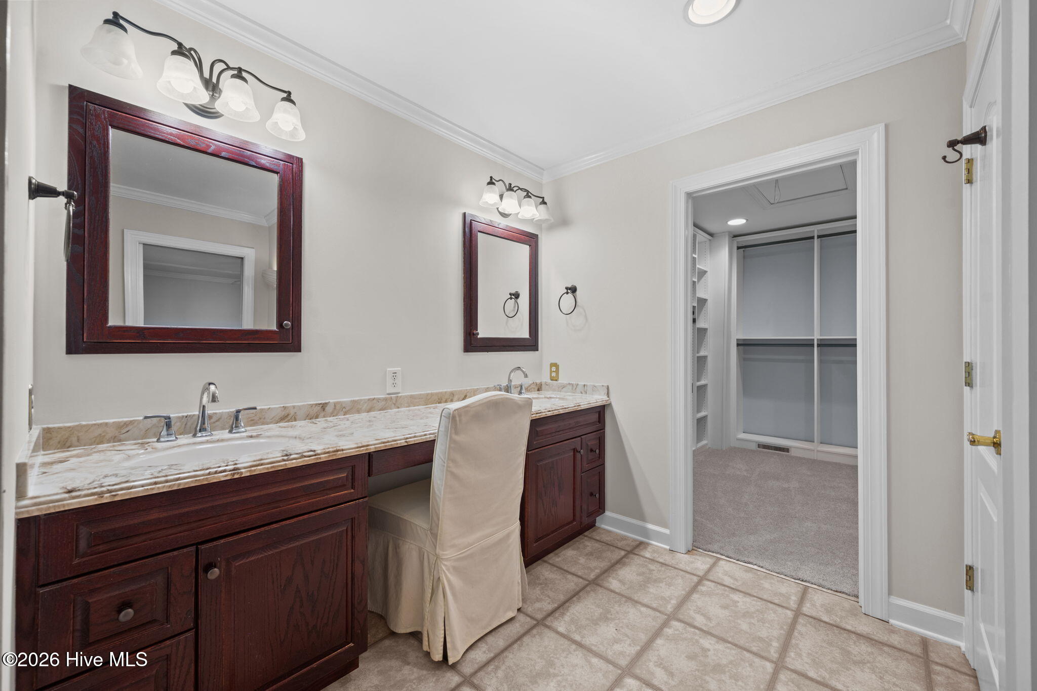 100542324 | Photo 54