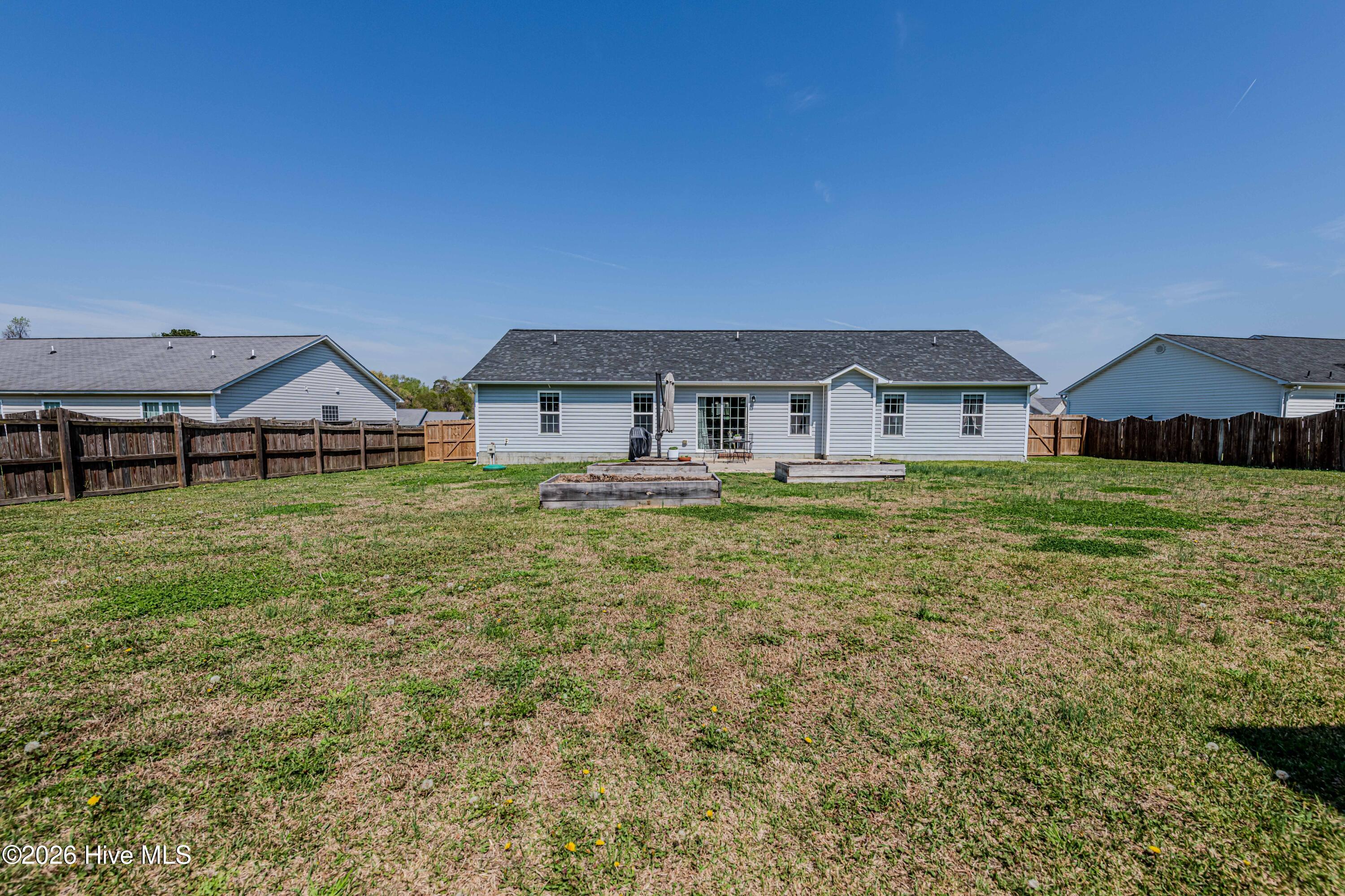 100565701 | Photo 51