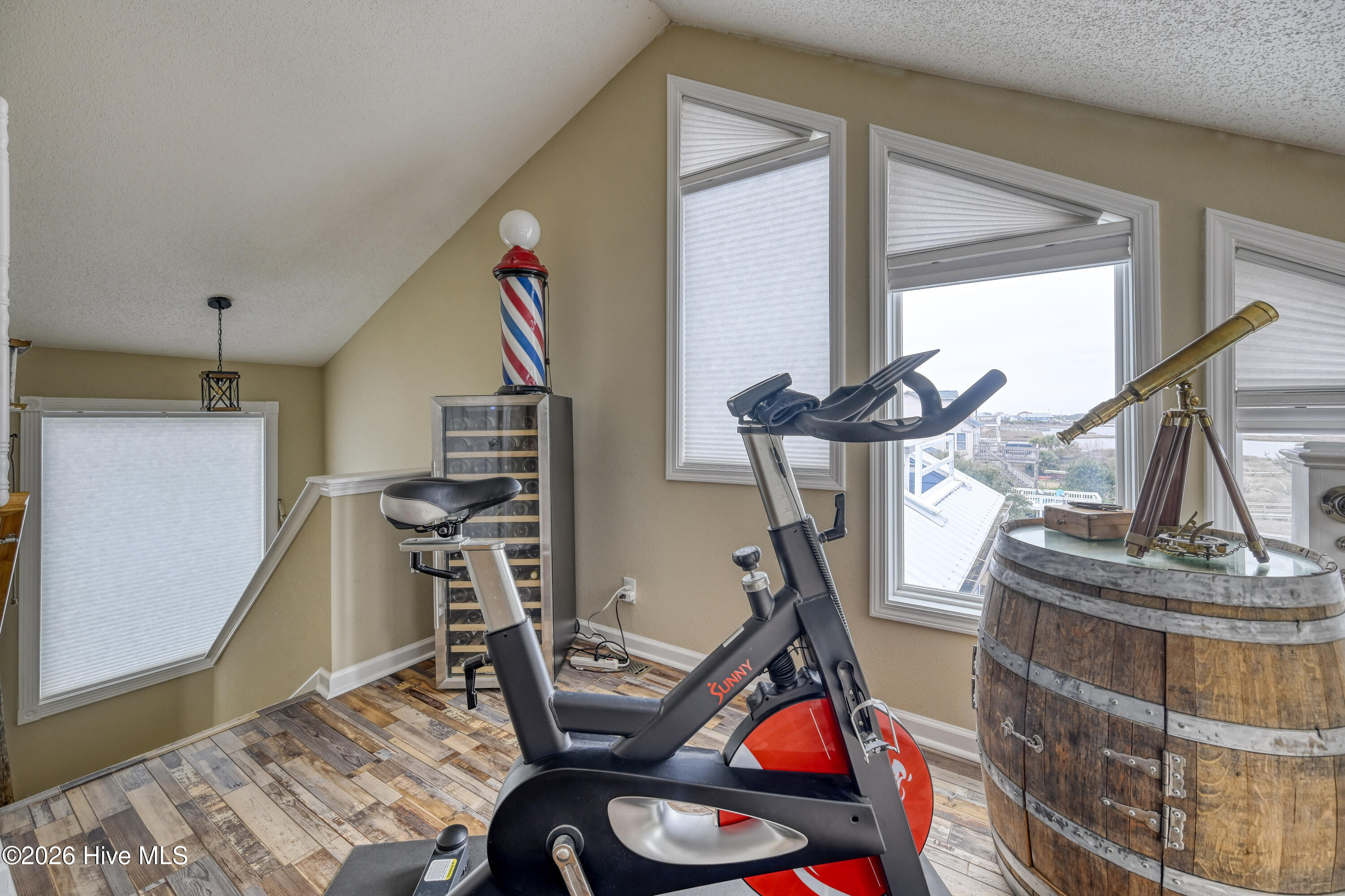 100558069 | Photo 39