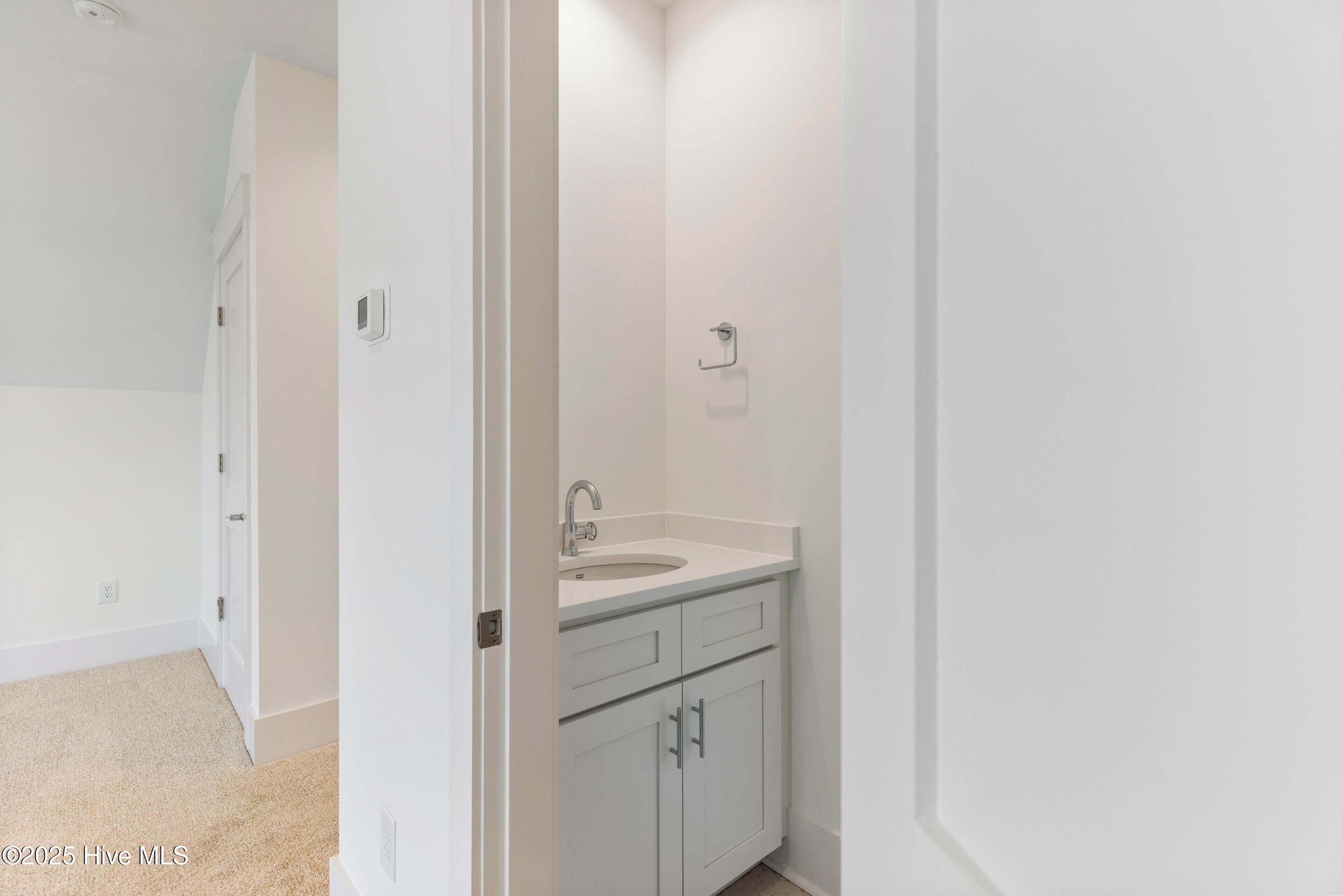 100542273 | Photo 59