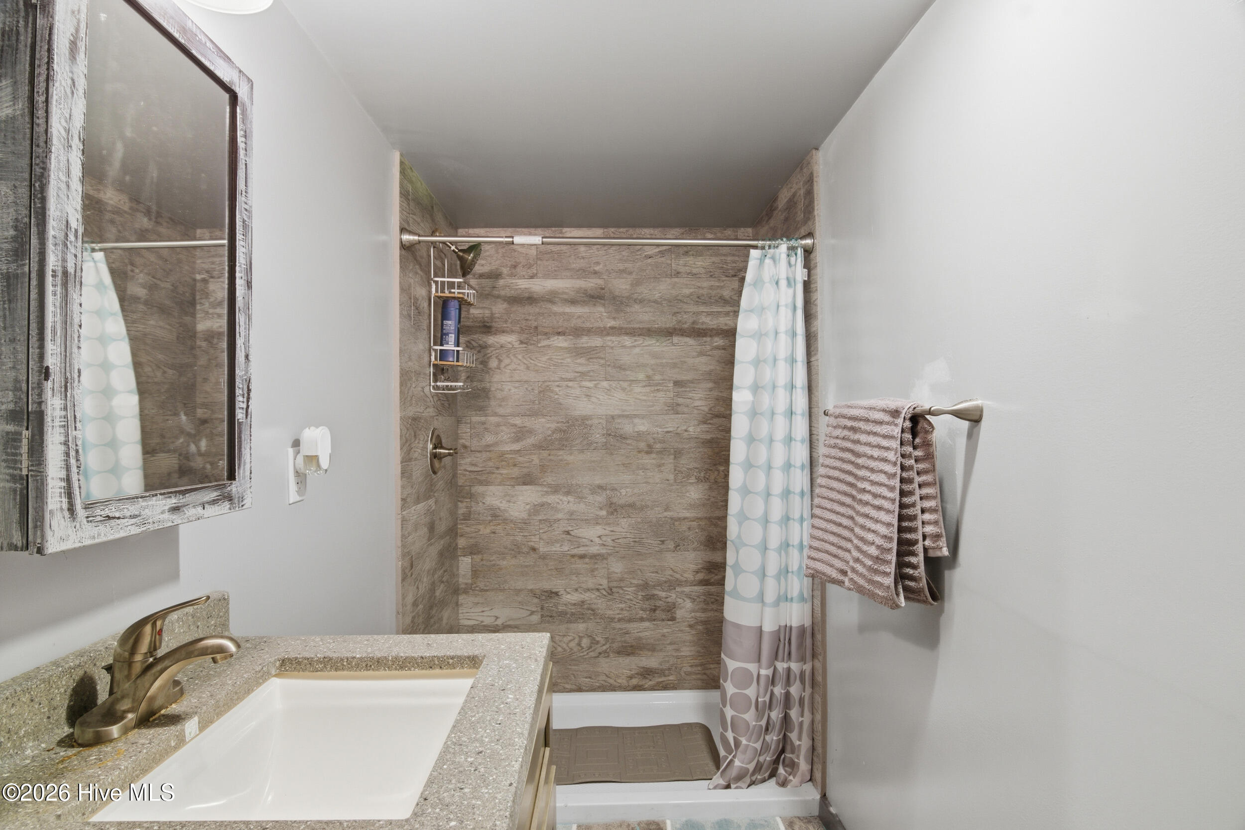 100547369 | Photo 21