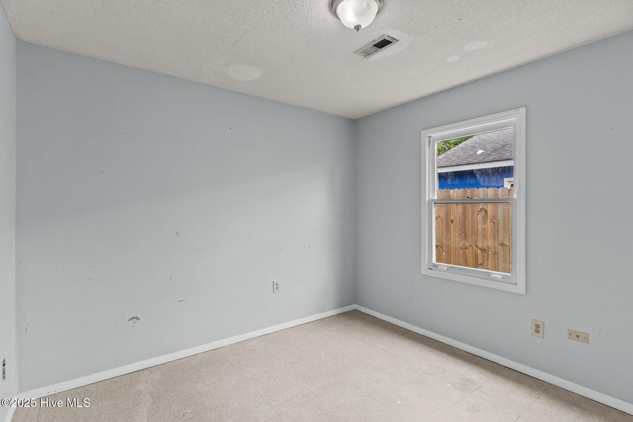 100528718 | Photo 17