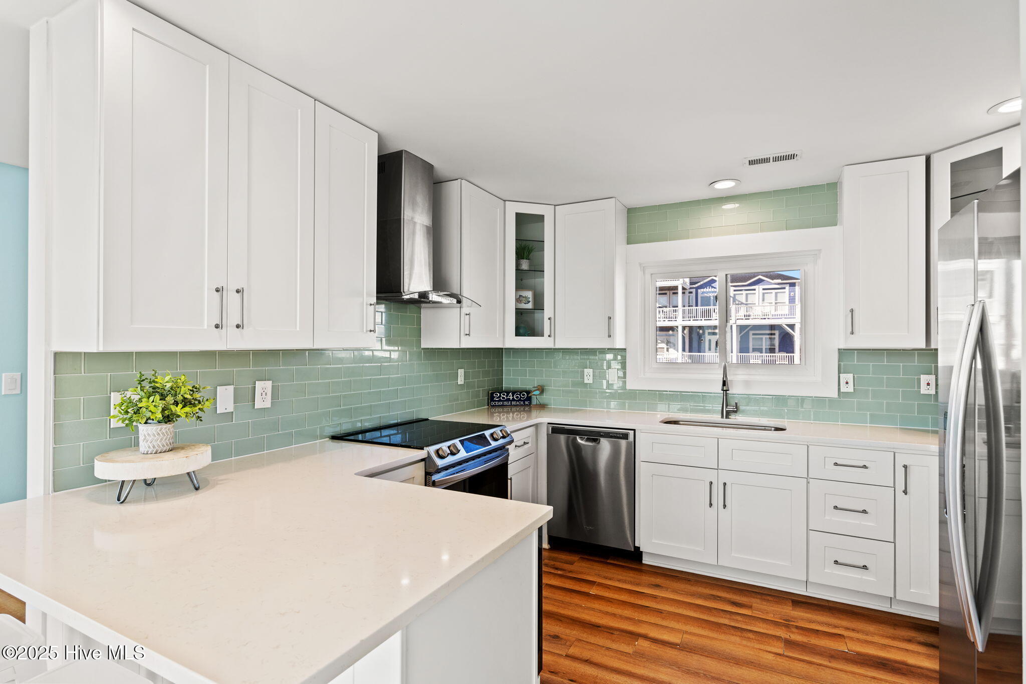 100540283 | Photo 14