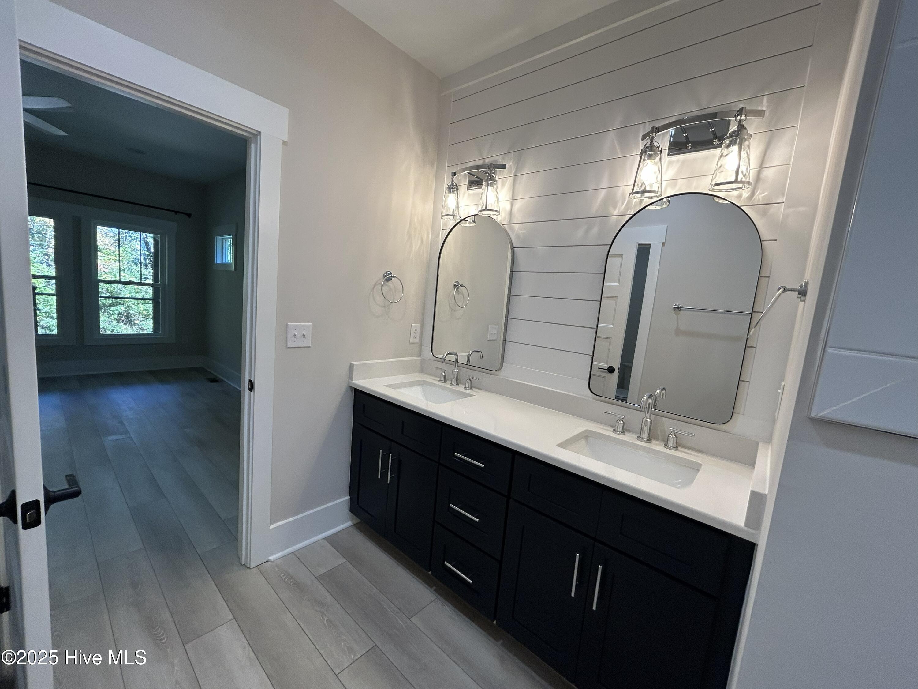 100541587 | Photo 18