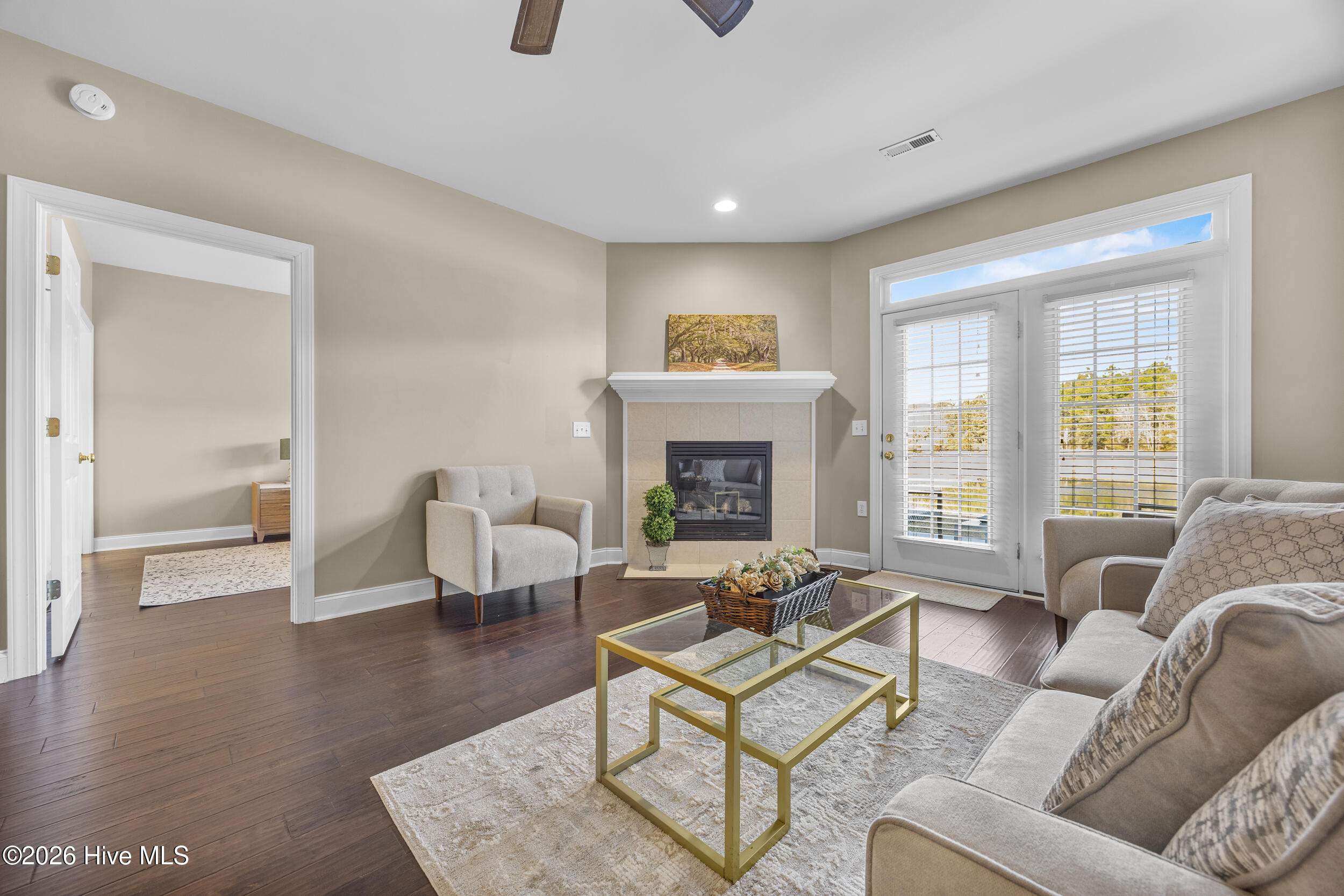 100552325 | Photo 15