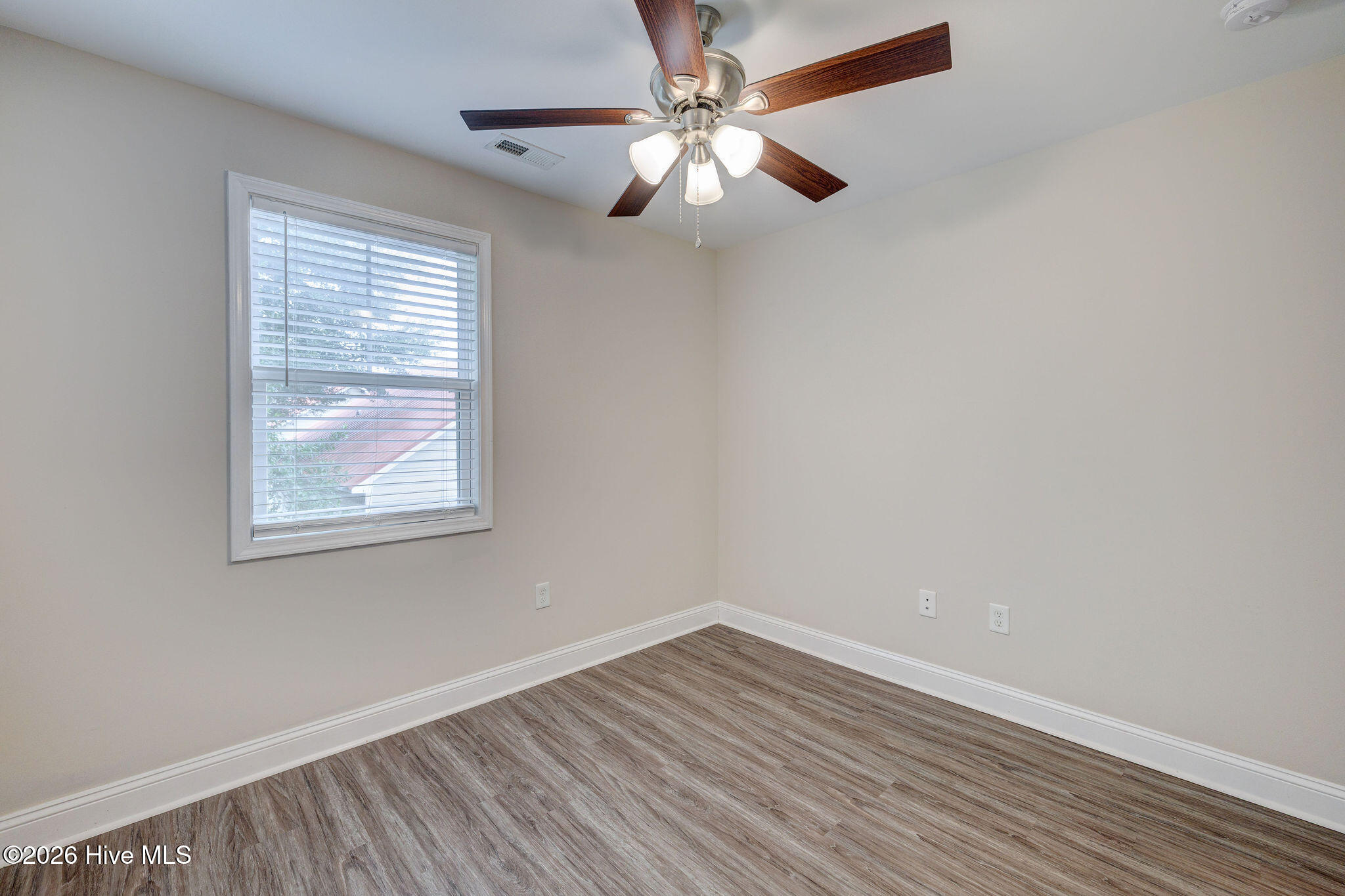 100562693 | Photo 30