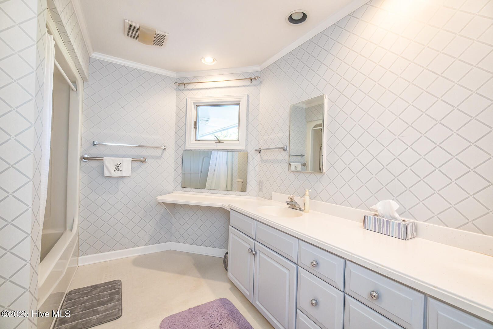 100544810 | Photo 25