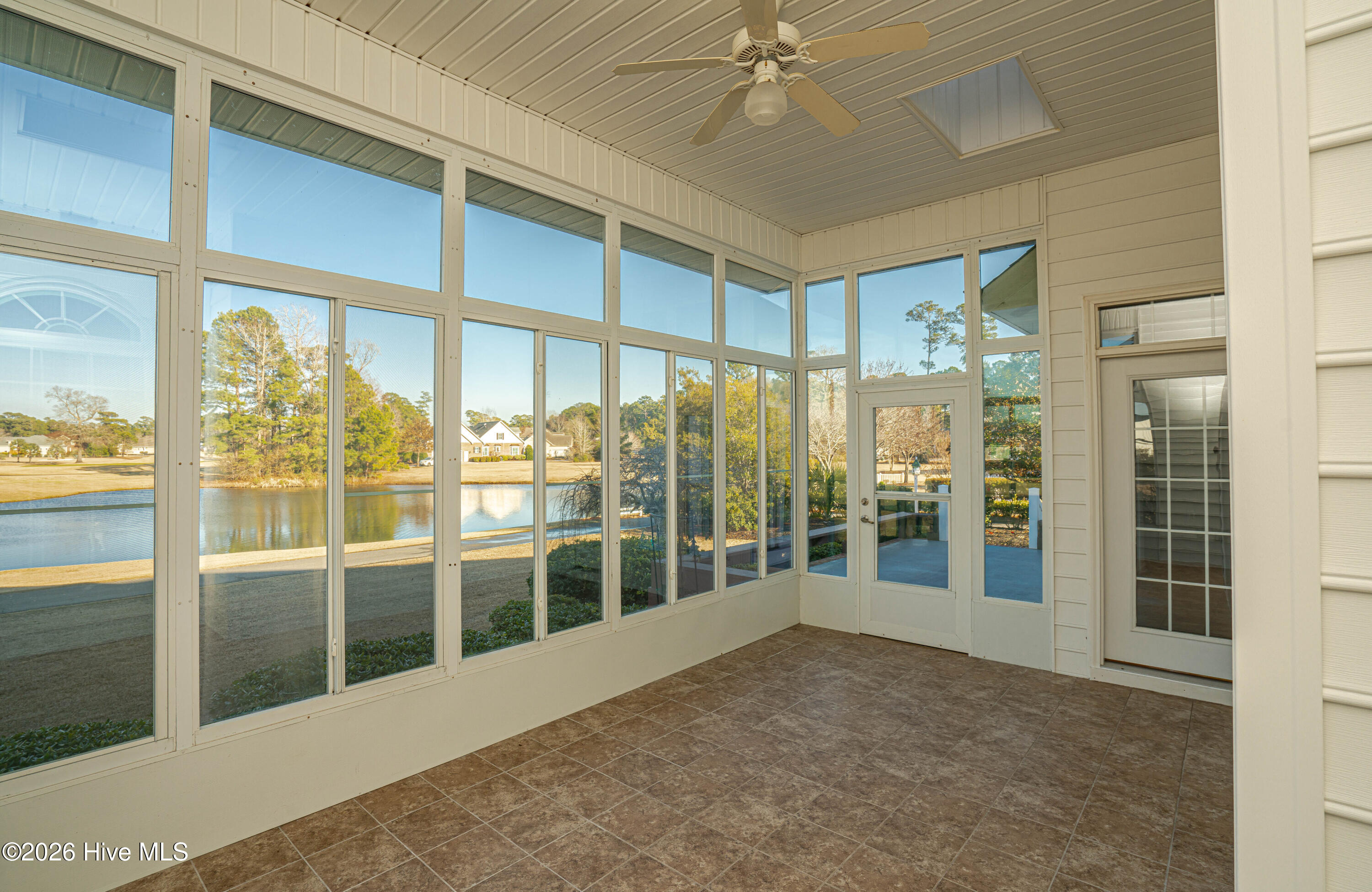 100553430 | Photo 64