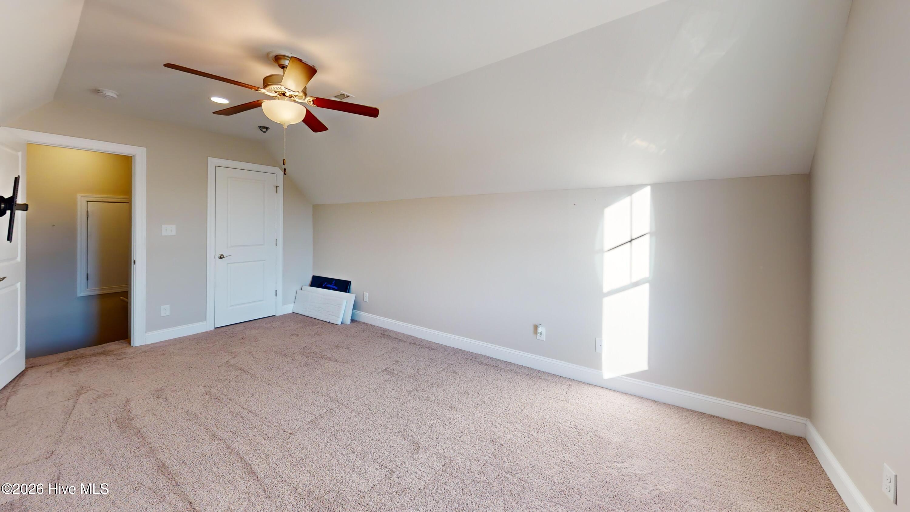 100547102 | Photo 51