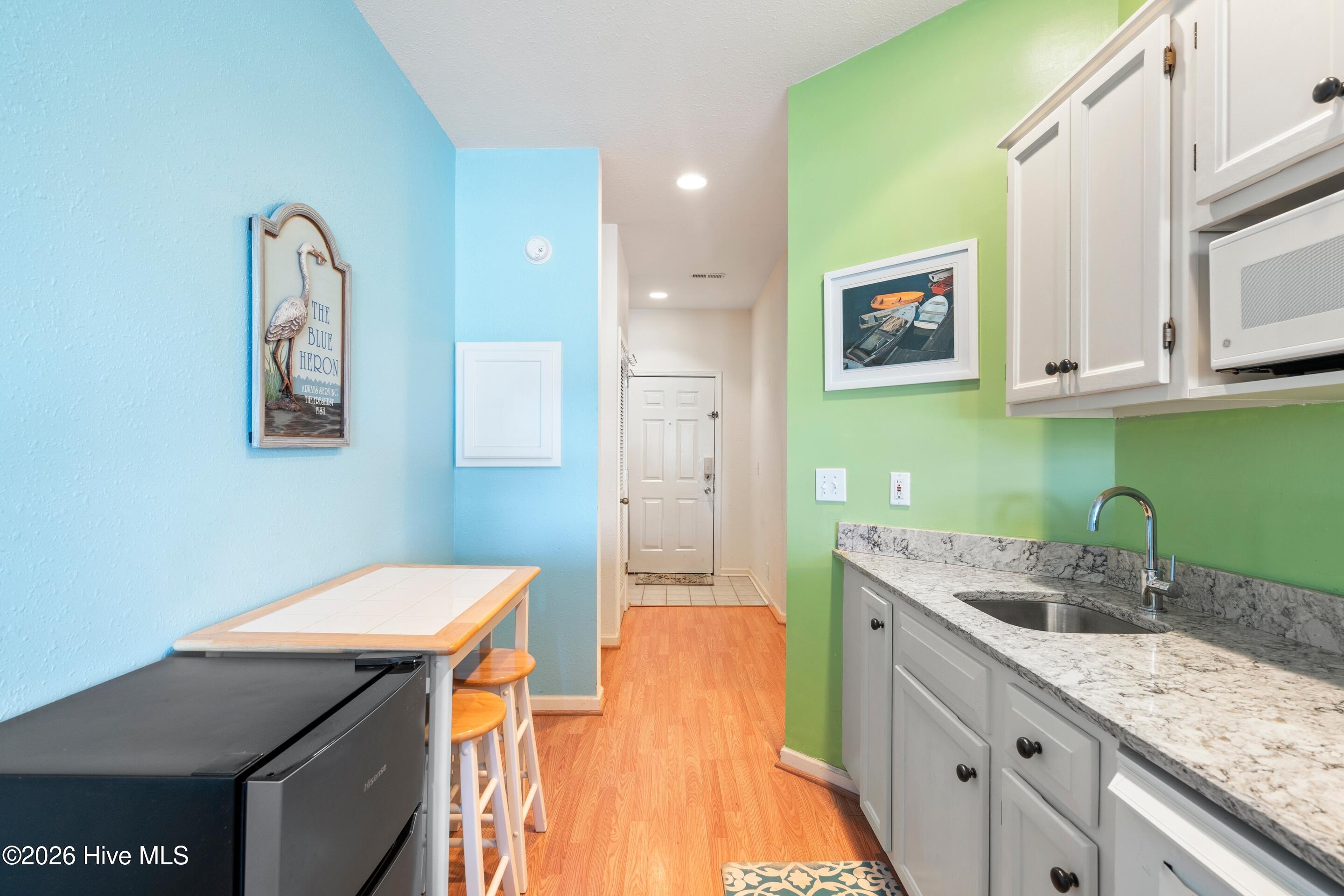 100548486 | Photo 42