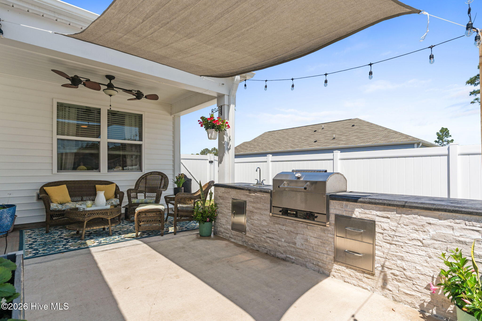 100568064 | Photo 50