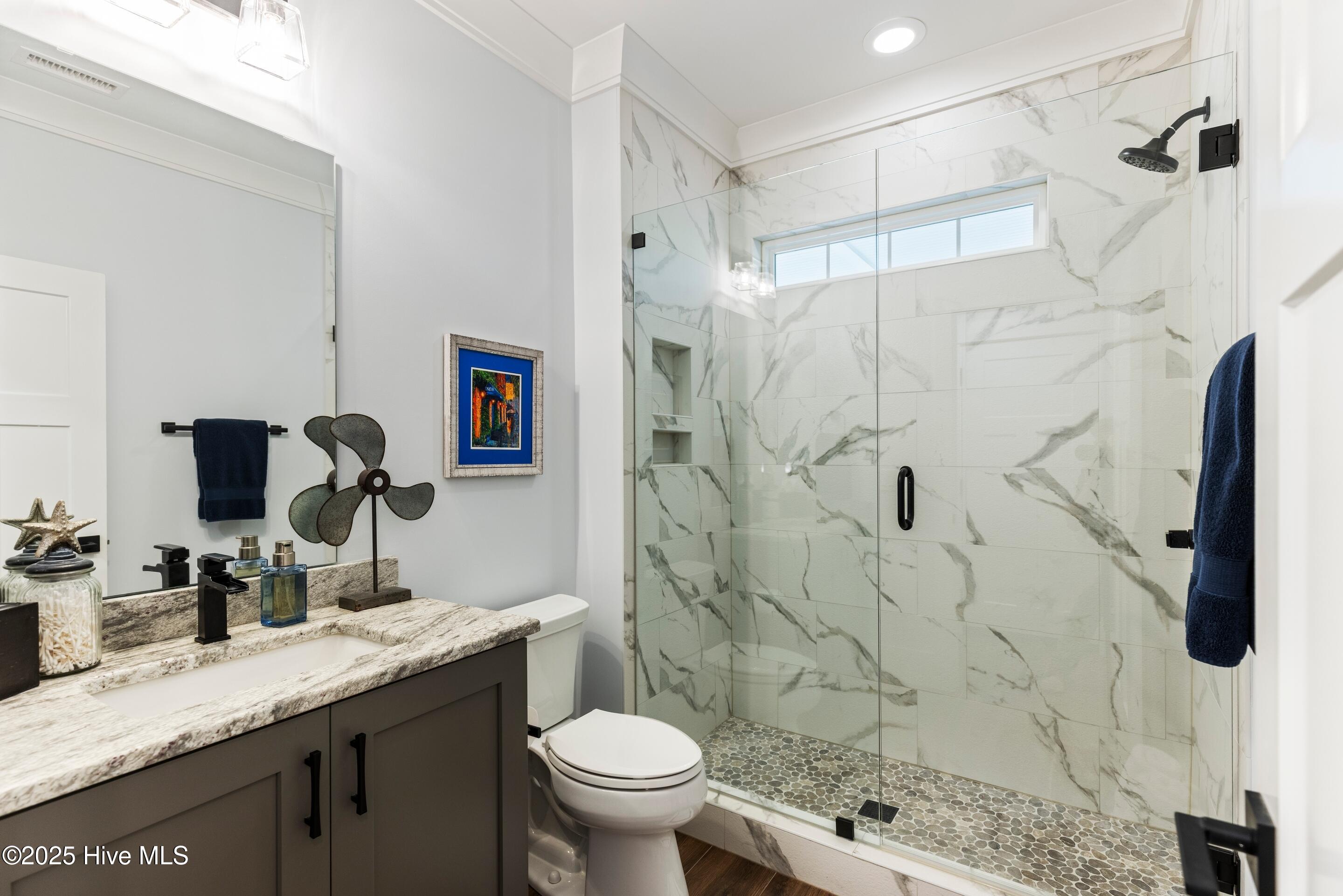 100540413 | Photo 47