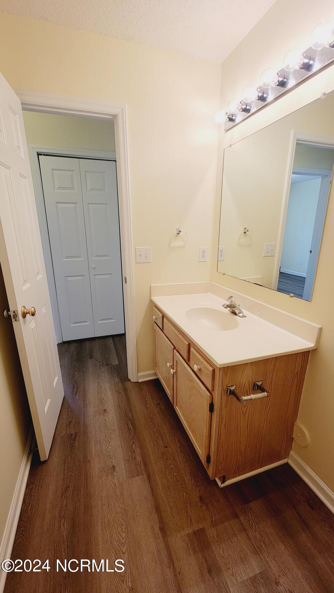 100548777 | Photo 18